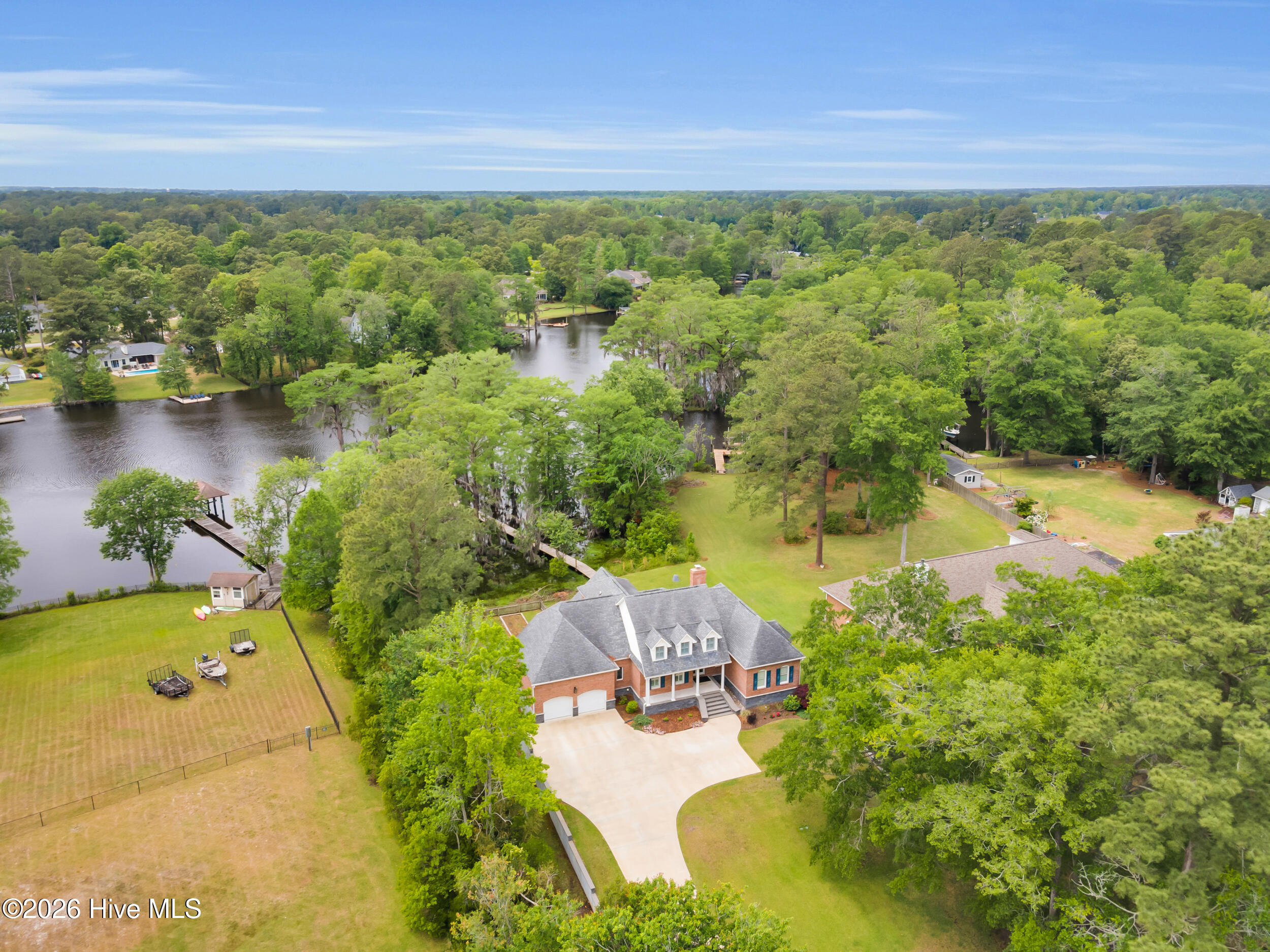 611 Creekwood Drive Property Photo 2