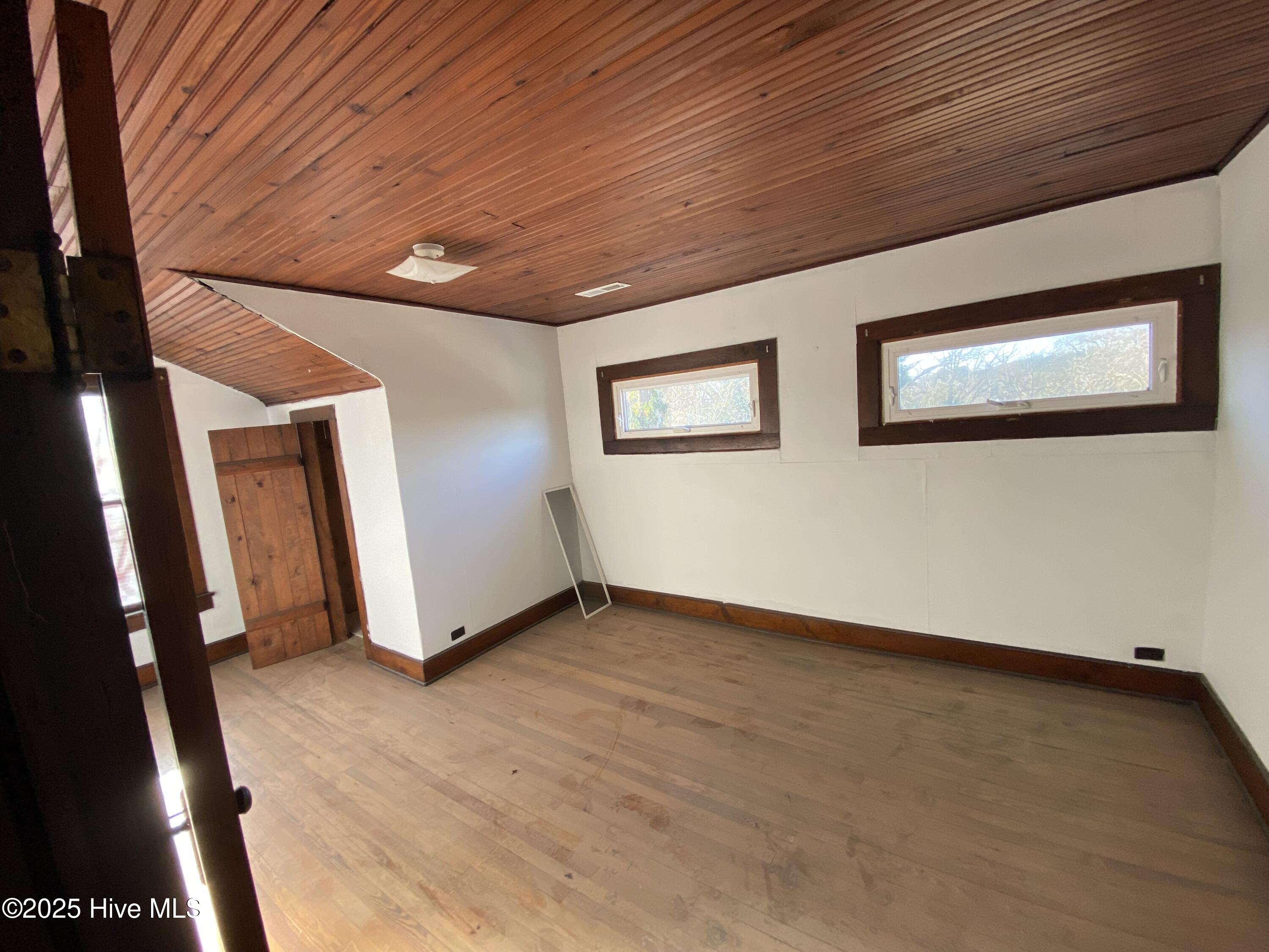 404 Summit Street Property Photo 9