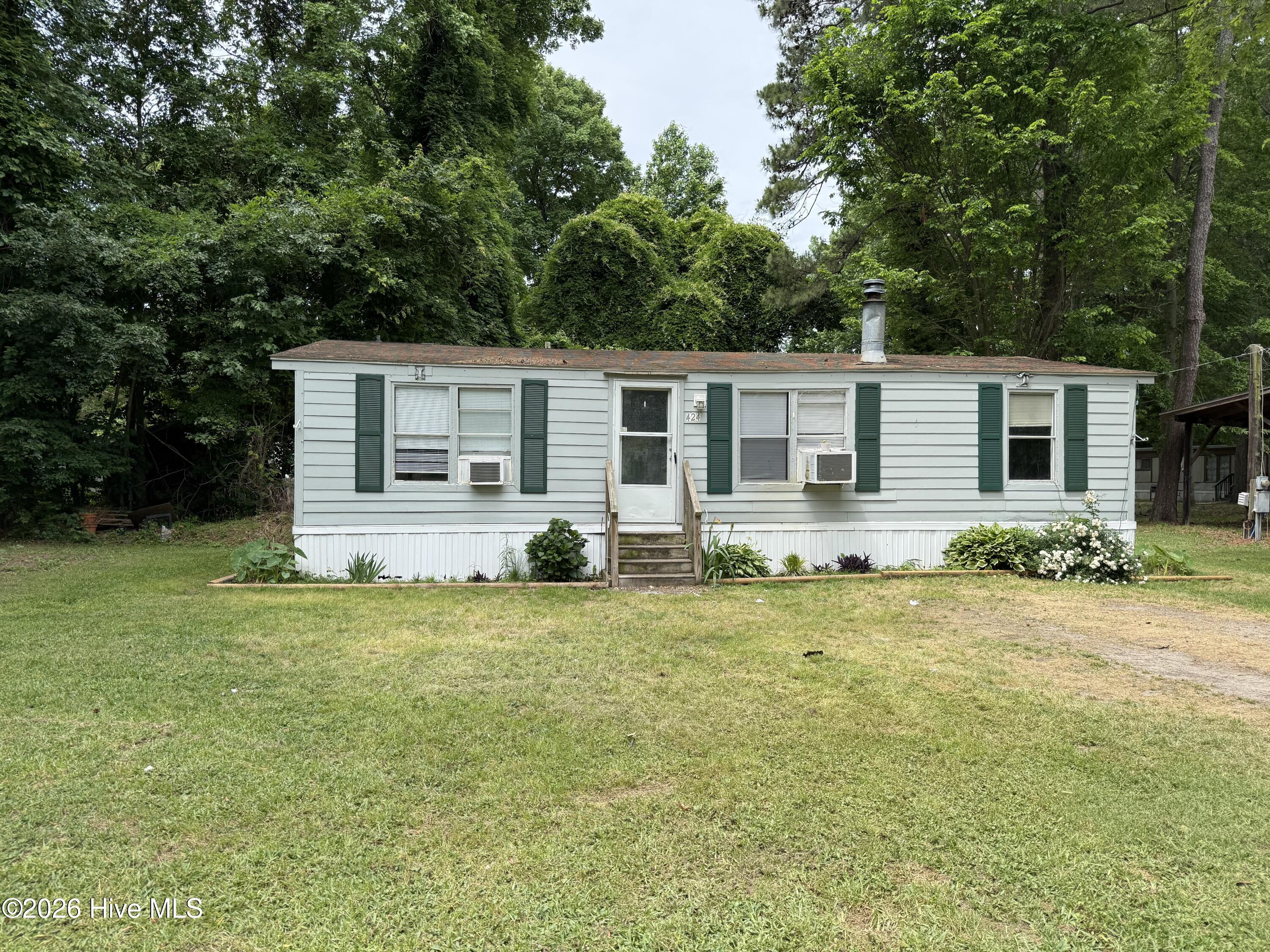 424 White Oak Drive Property Photo 1