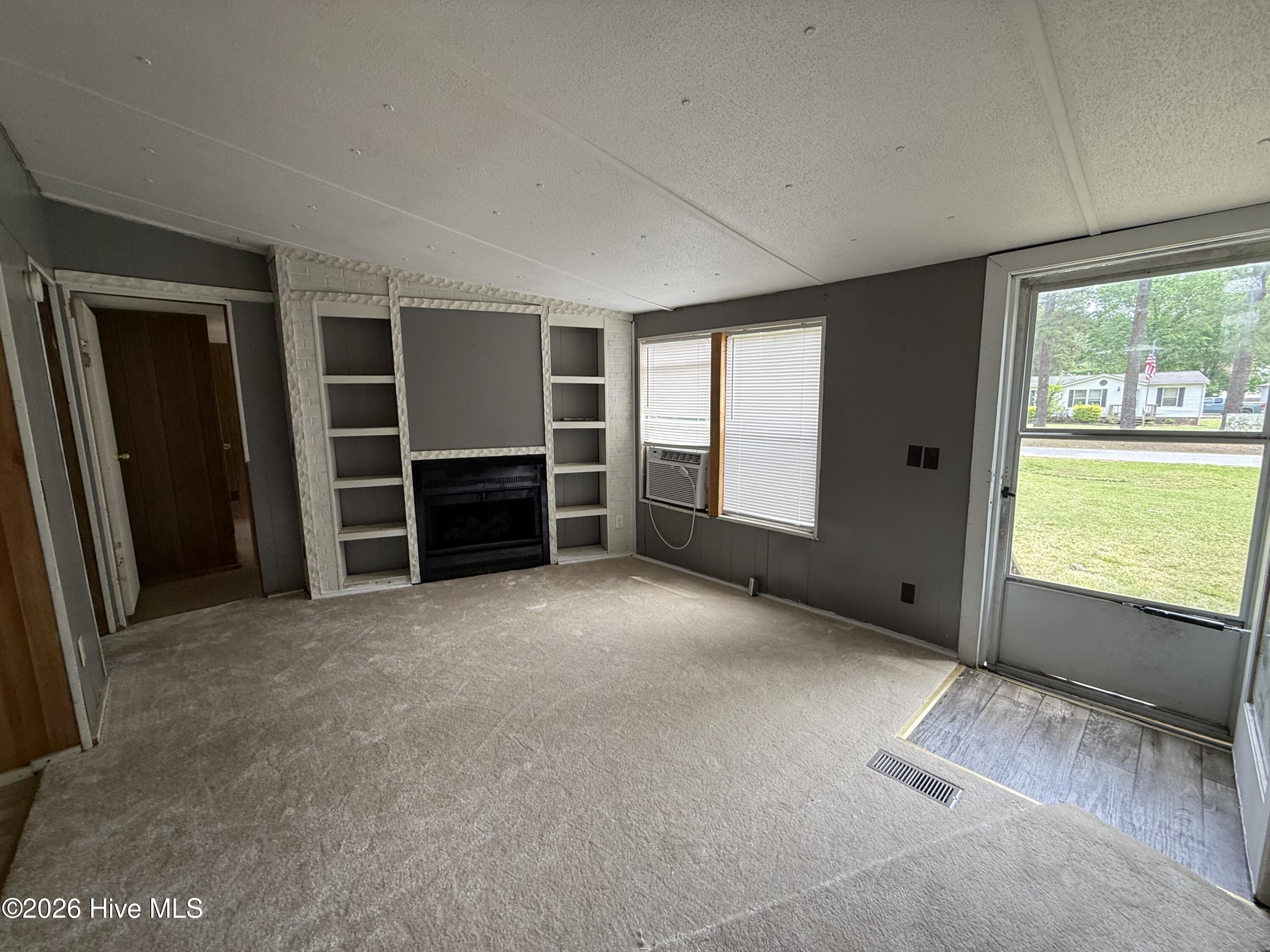 424 White Oak Drive Property Photo 3