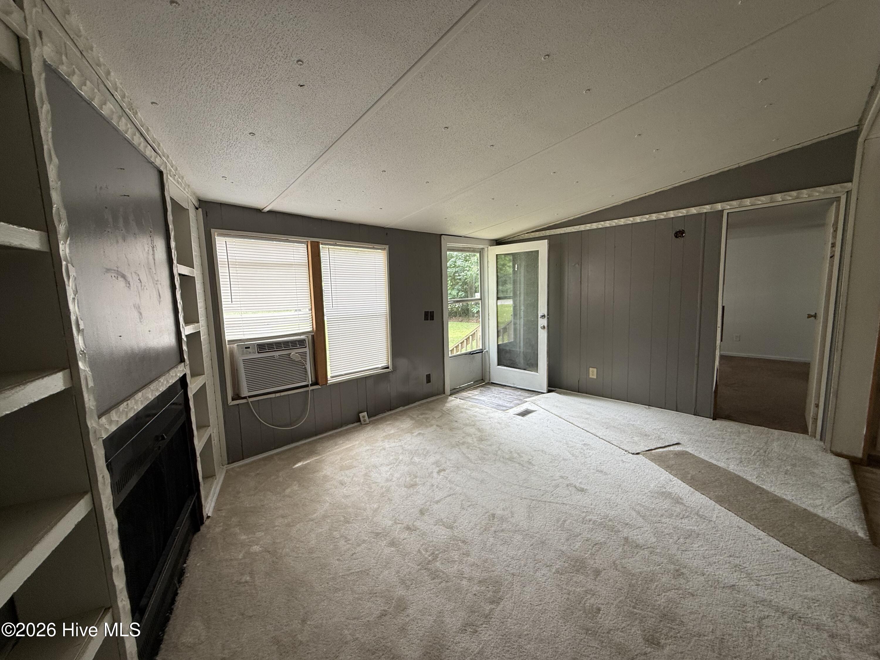 424 White Oak Drive Property Photo 4
