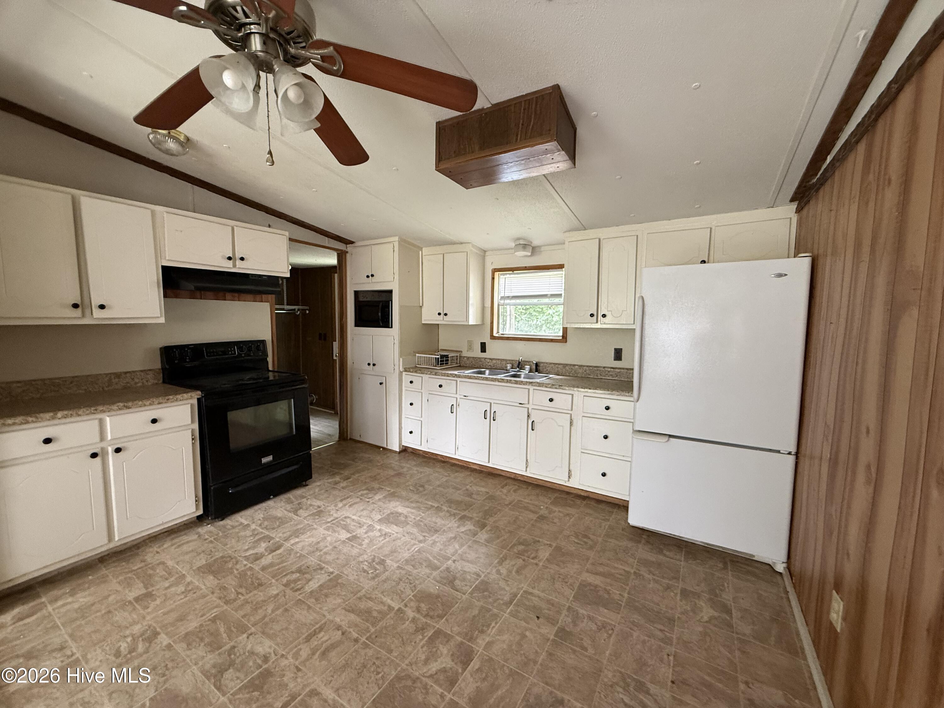 424 White Oak Drive Property Photo 6