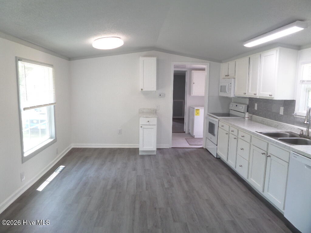 2408 Moore Avenue Property Photo 7