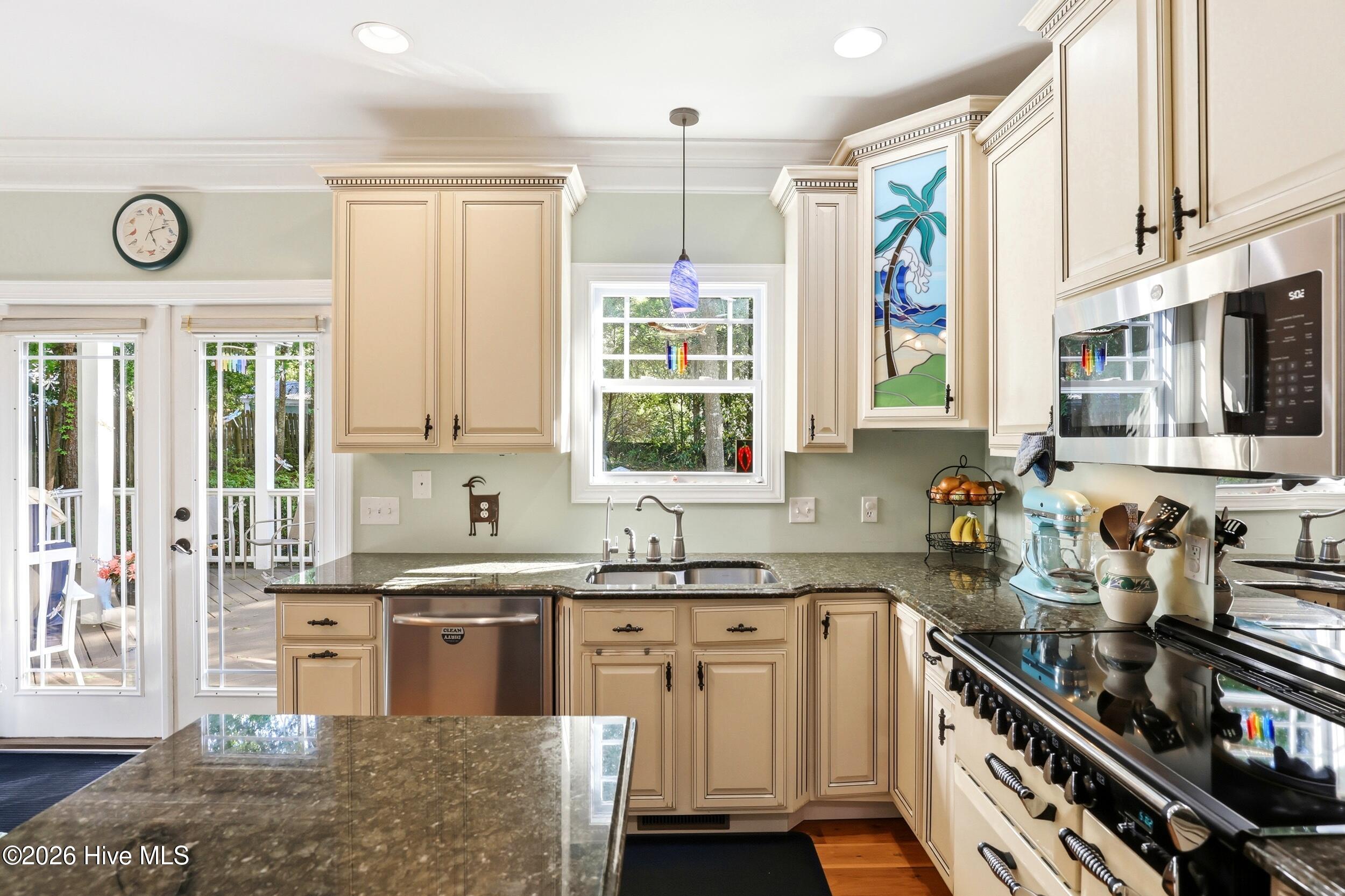 310 Bayshore Drive Property Photo 12