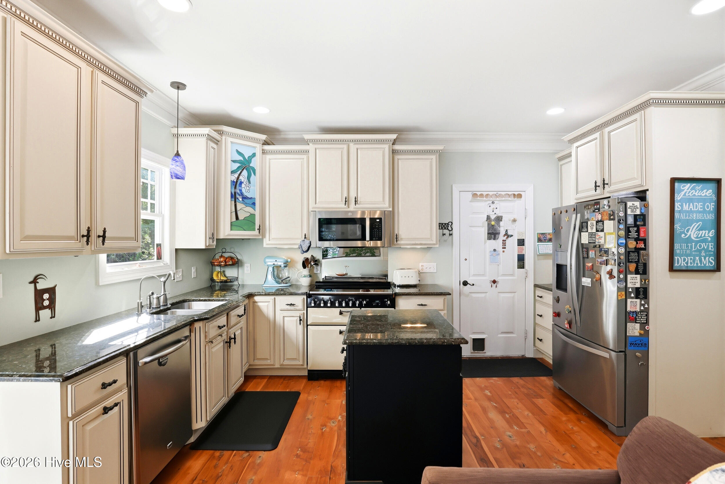 310 Bayshore Drive Property Photo 14