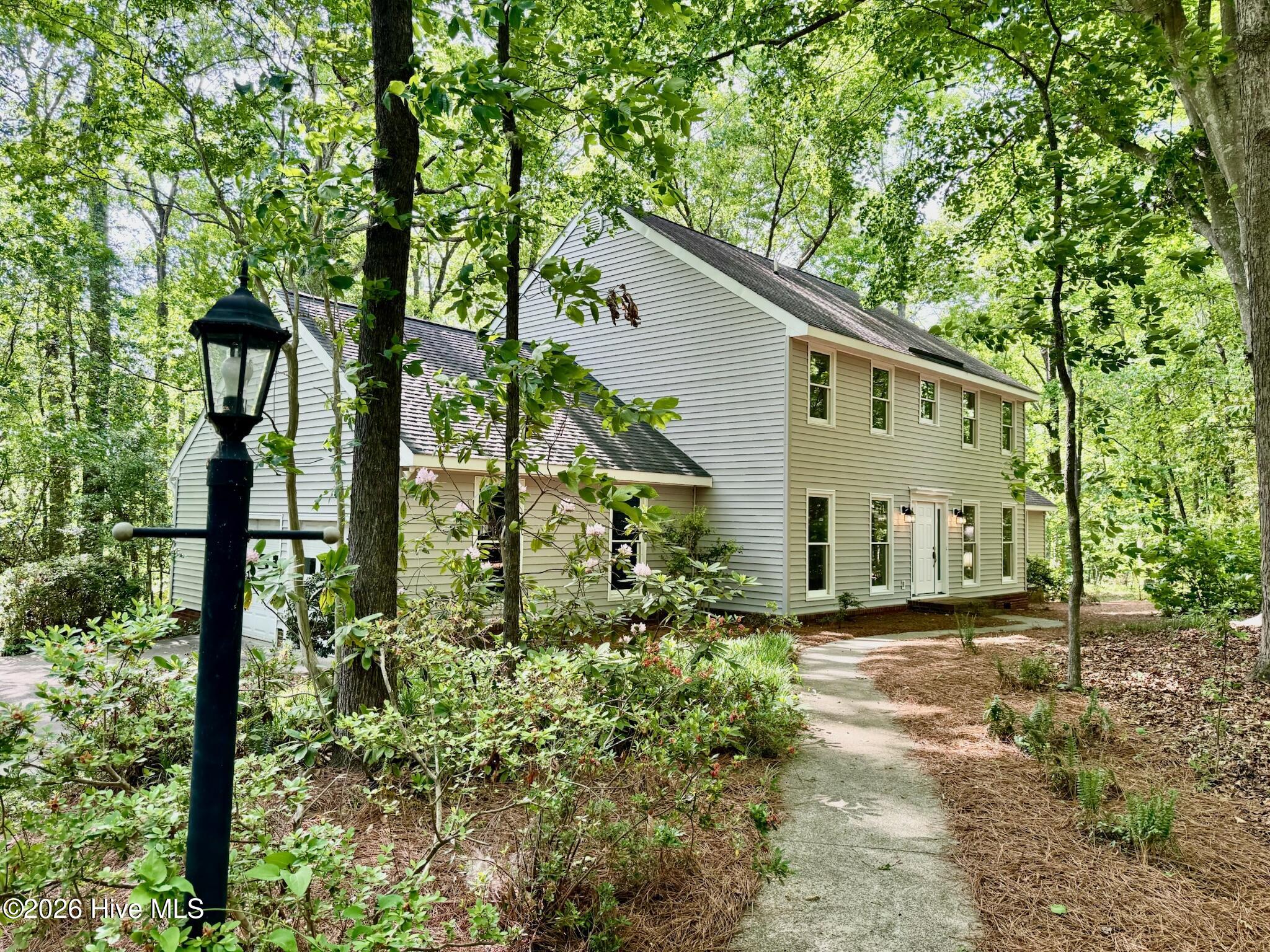 829 Williamsburg Drive Property Photo 1