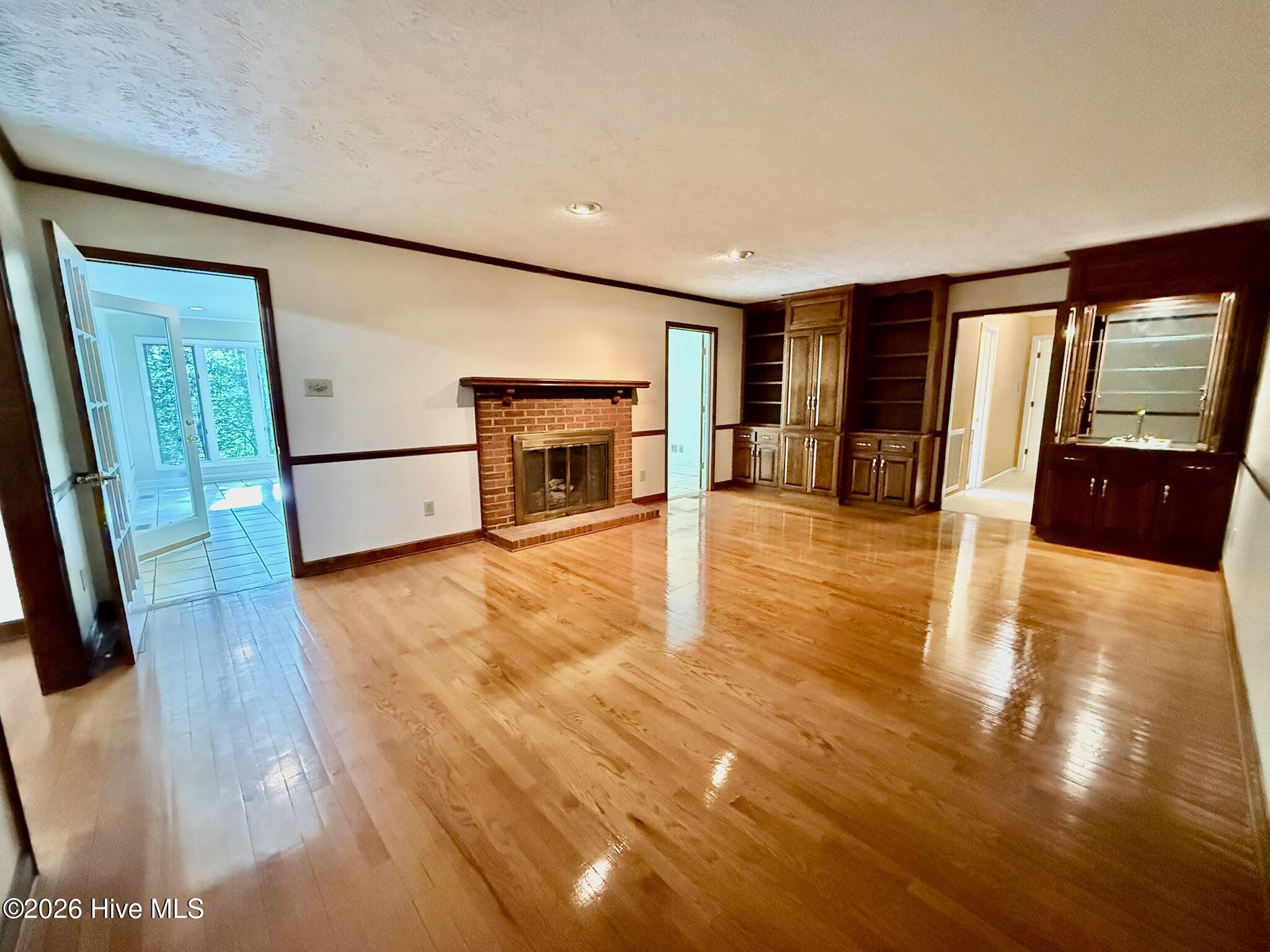 829 Williamsburg Drive Property Photo 3