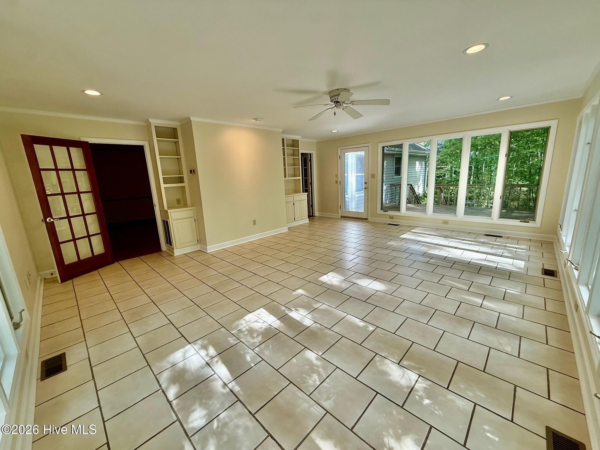 829 Williamsburg Drive Property Photo 11