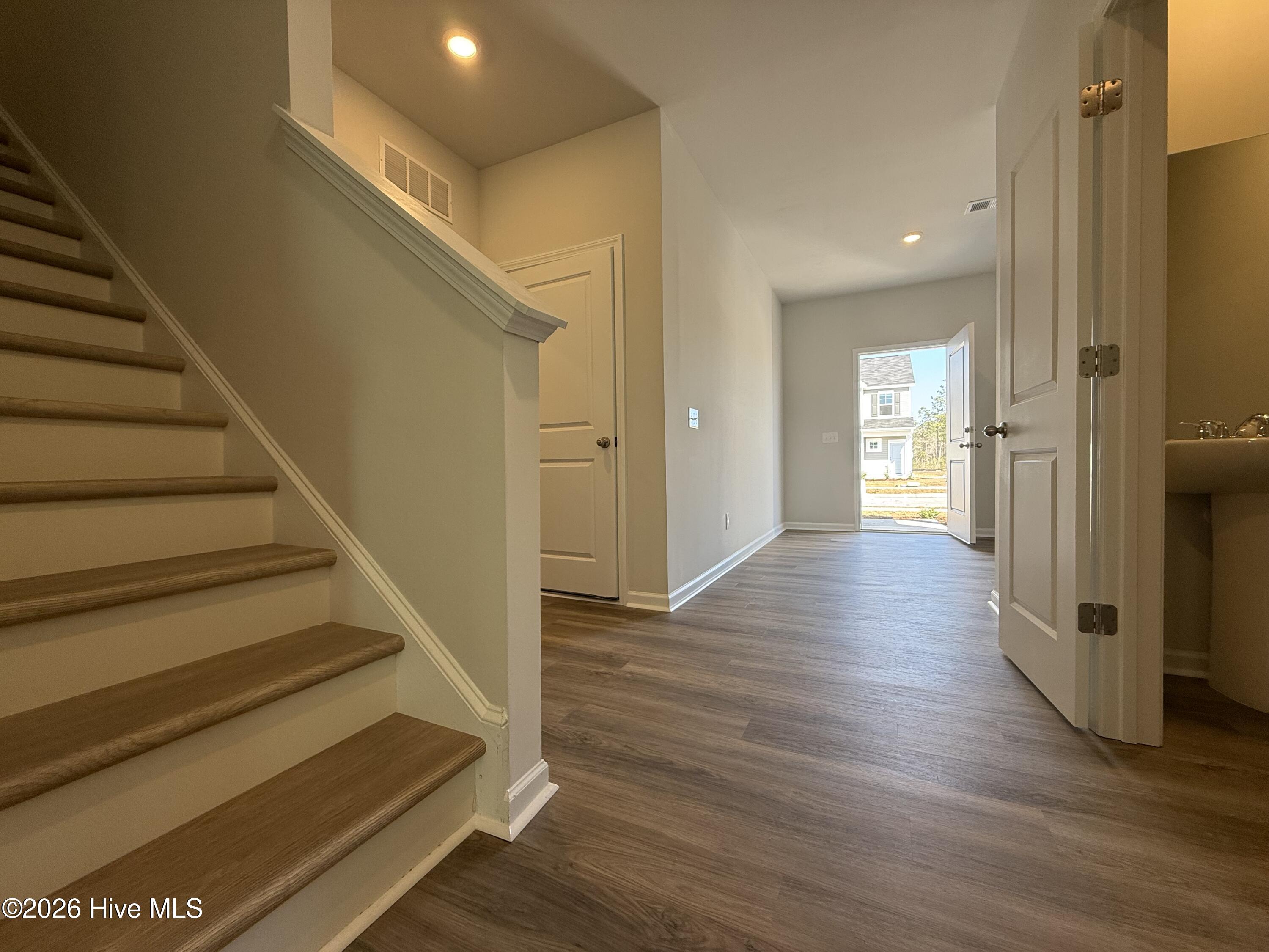1050 Hanson Drive Property Photo 3