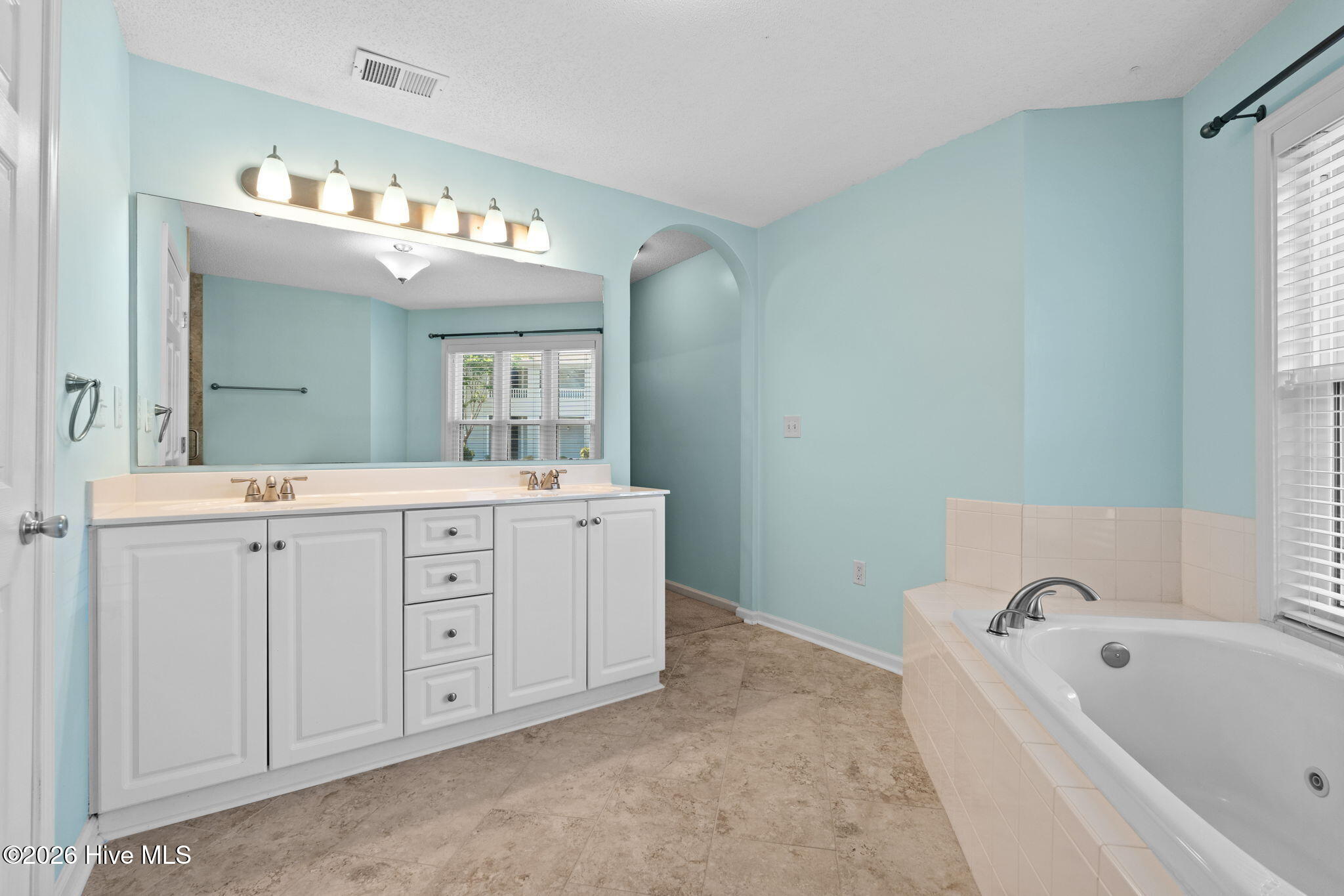 4130 Breezewood Drive Apt 104 Property Photo 4