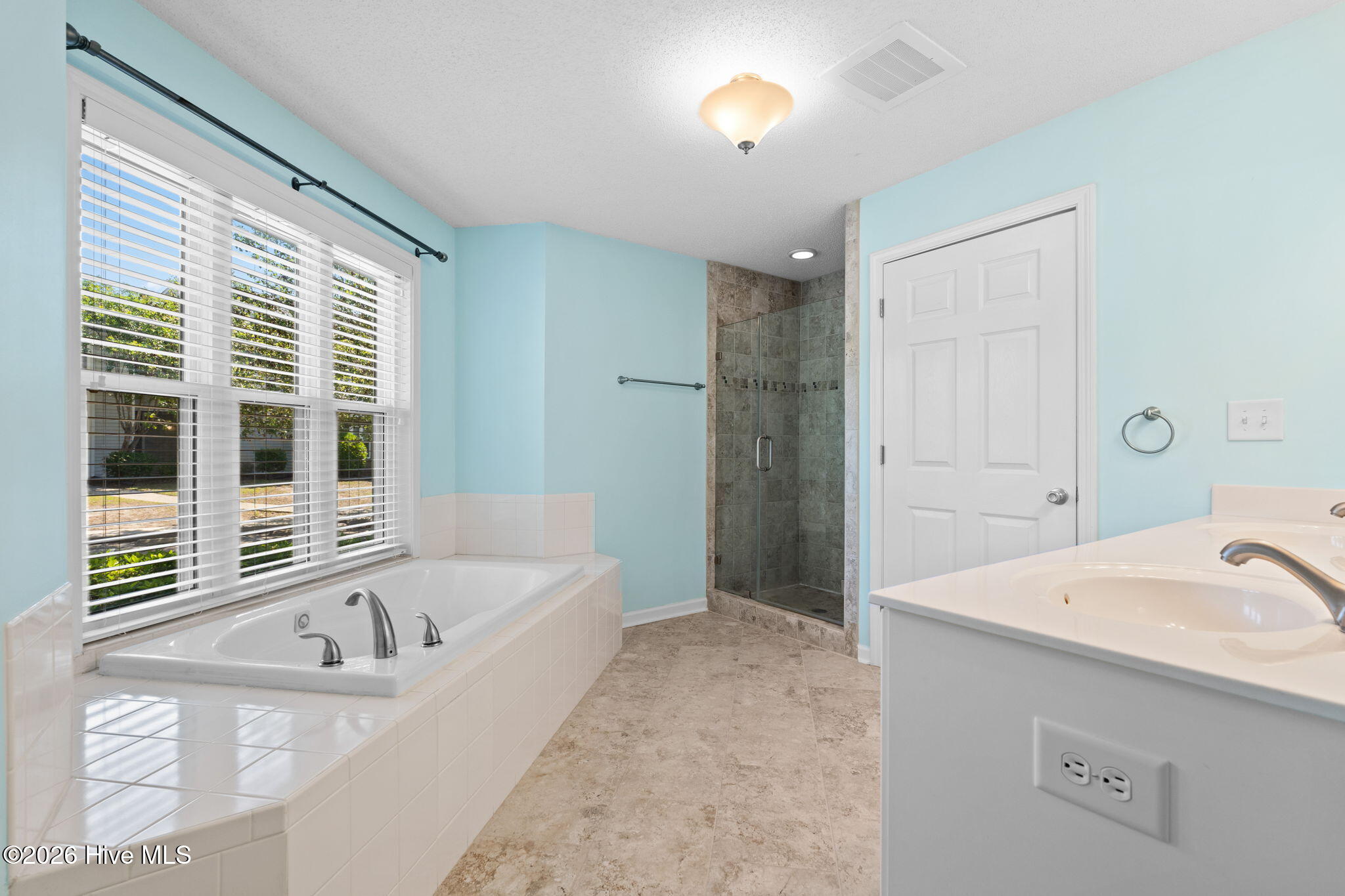 4130 Breezewood Drive Apt 104 Property Photo 5