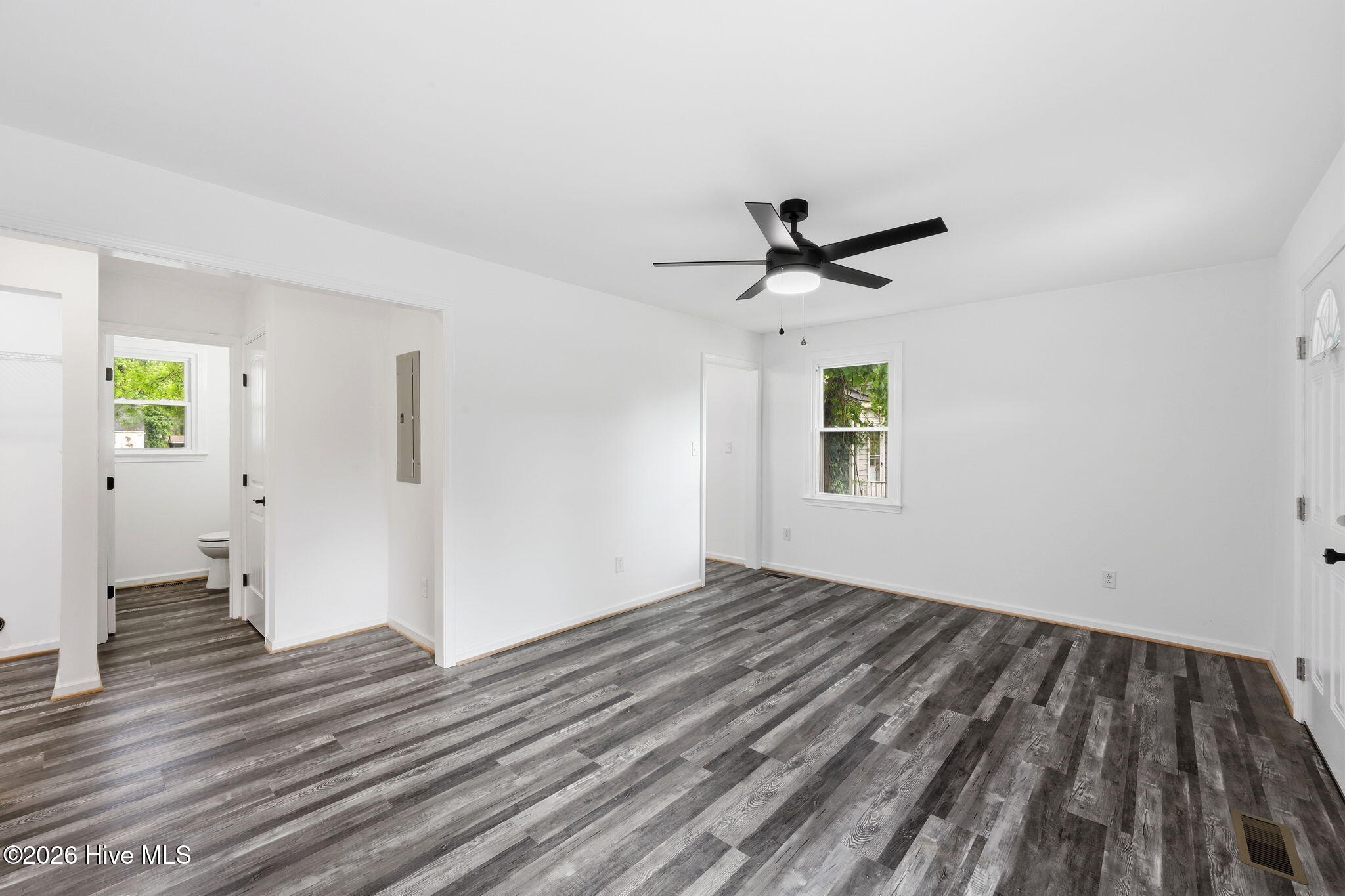 910 Simmons Street Property Photo 8