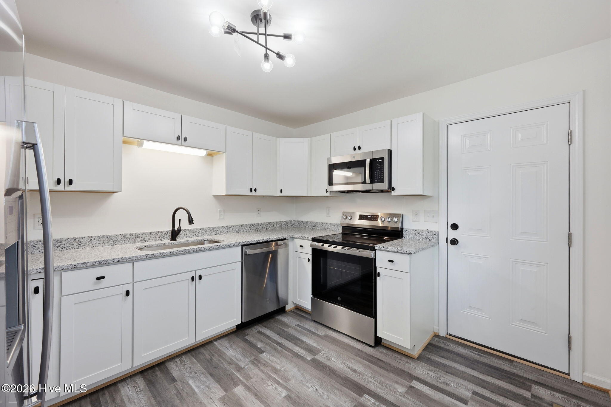 910 Simmons Street Property Photo 10
