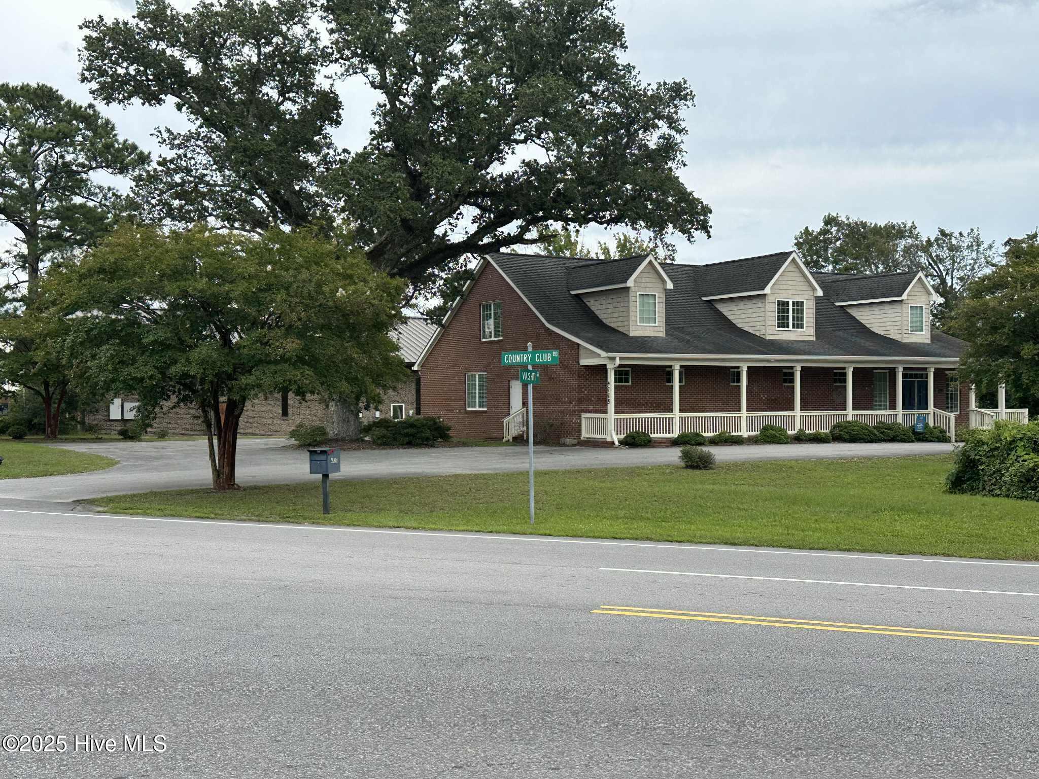 4725 Country Club Road Property Photo 4