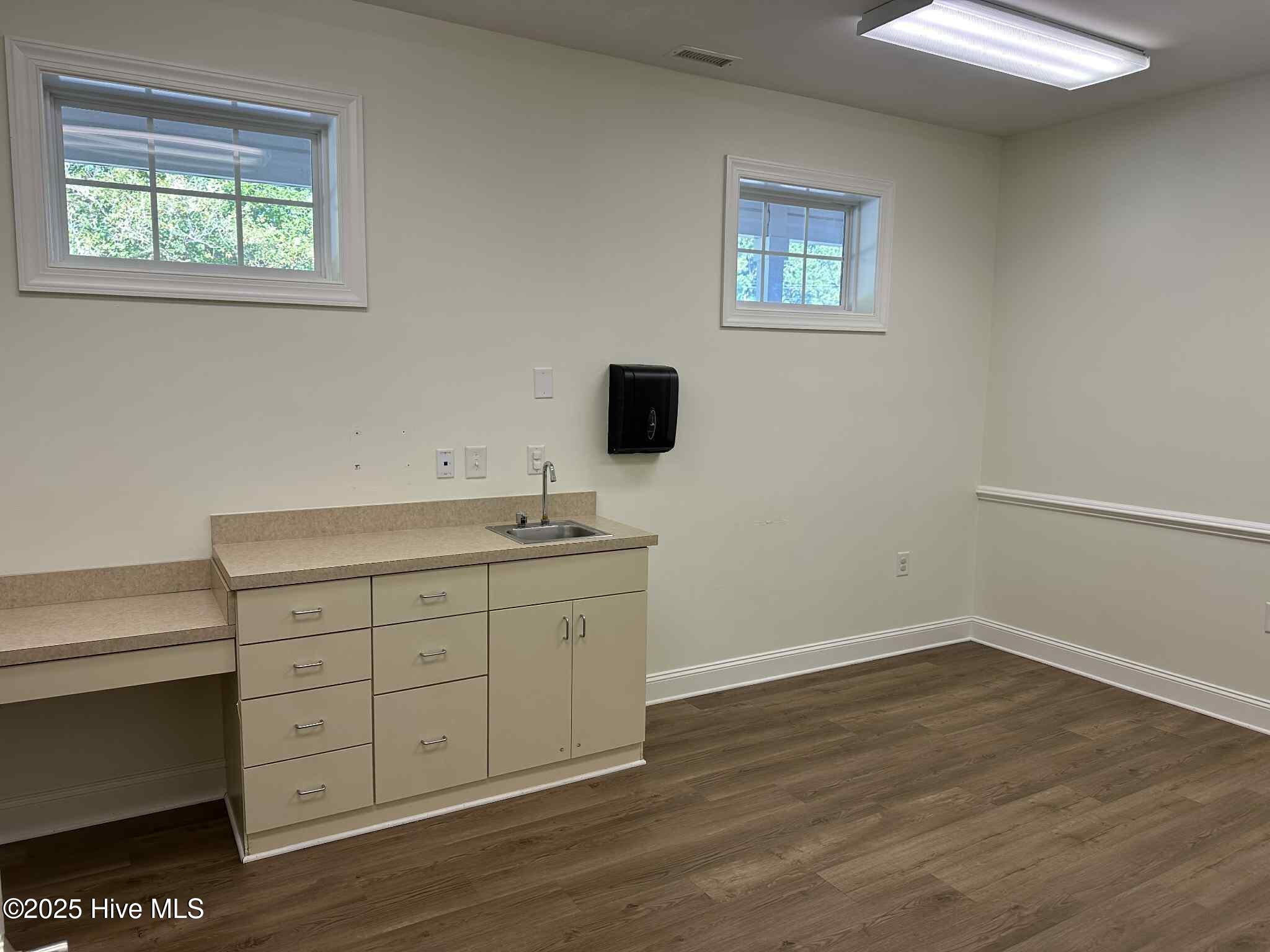 4725 Country Club Road Property Photo 7