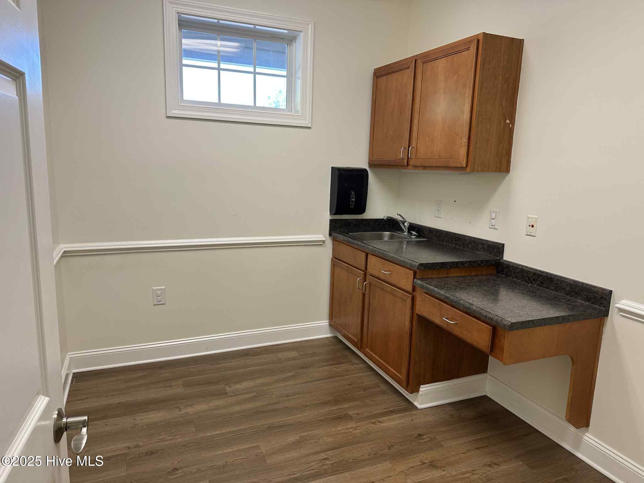 4725 Country Club Road Property Photo 9