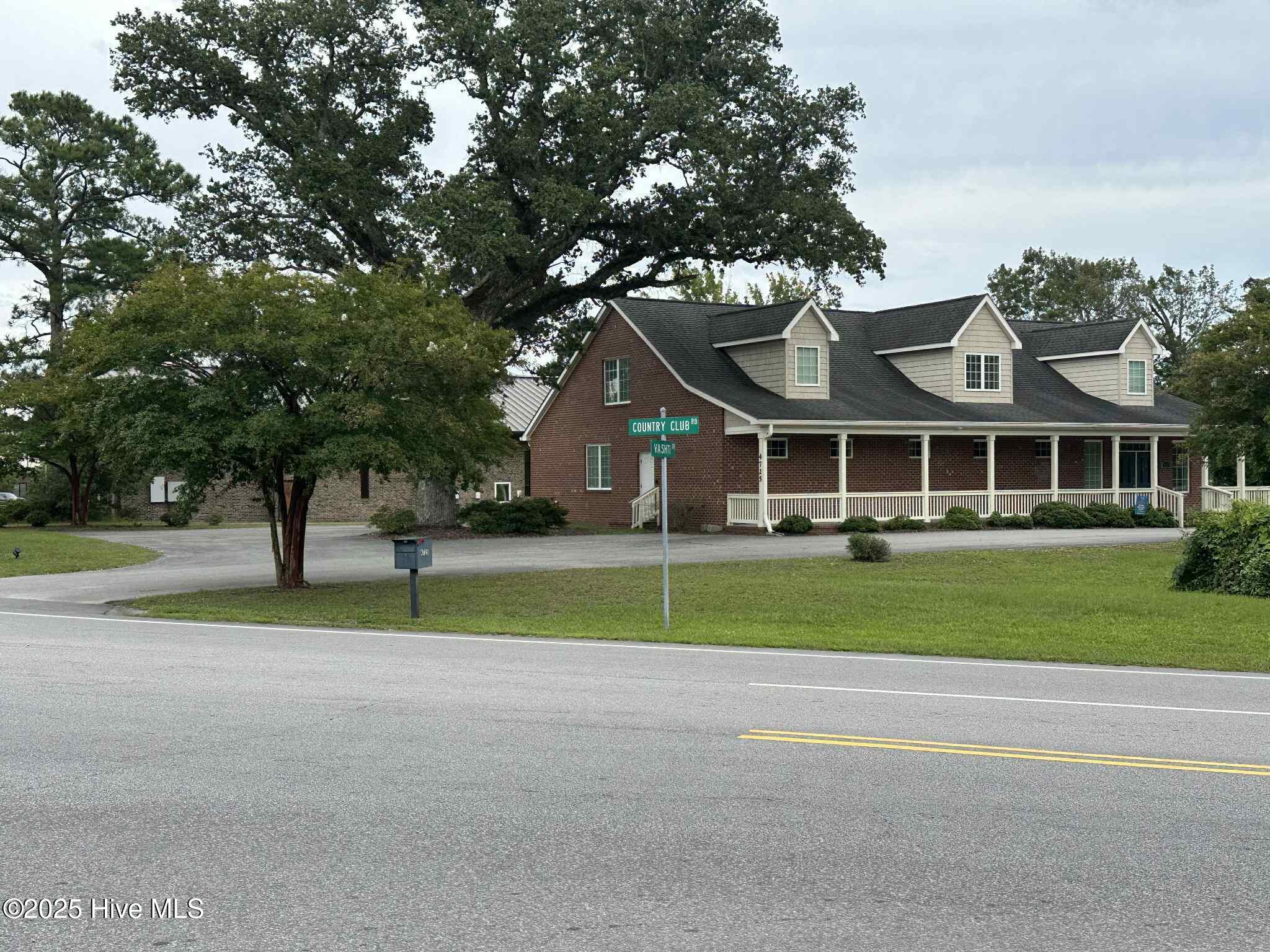 4725 Country Club Road Property Photo 4
