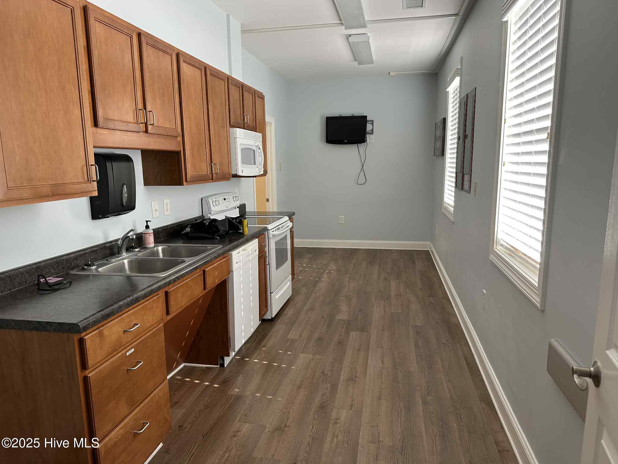 4725 Country Club Road Property Photo 21