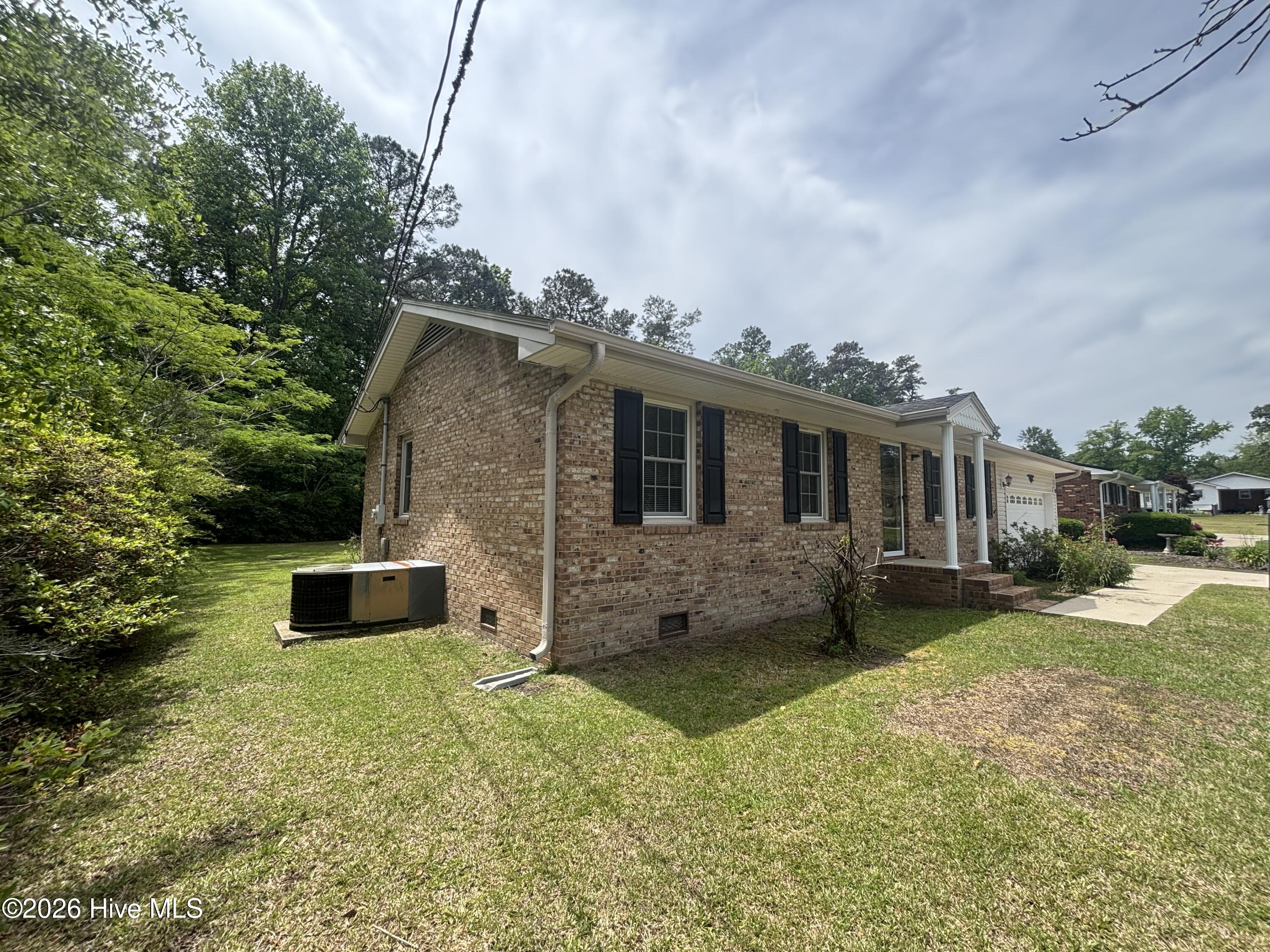 120 Kings Road Property Photo 3