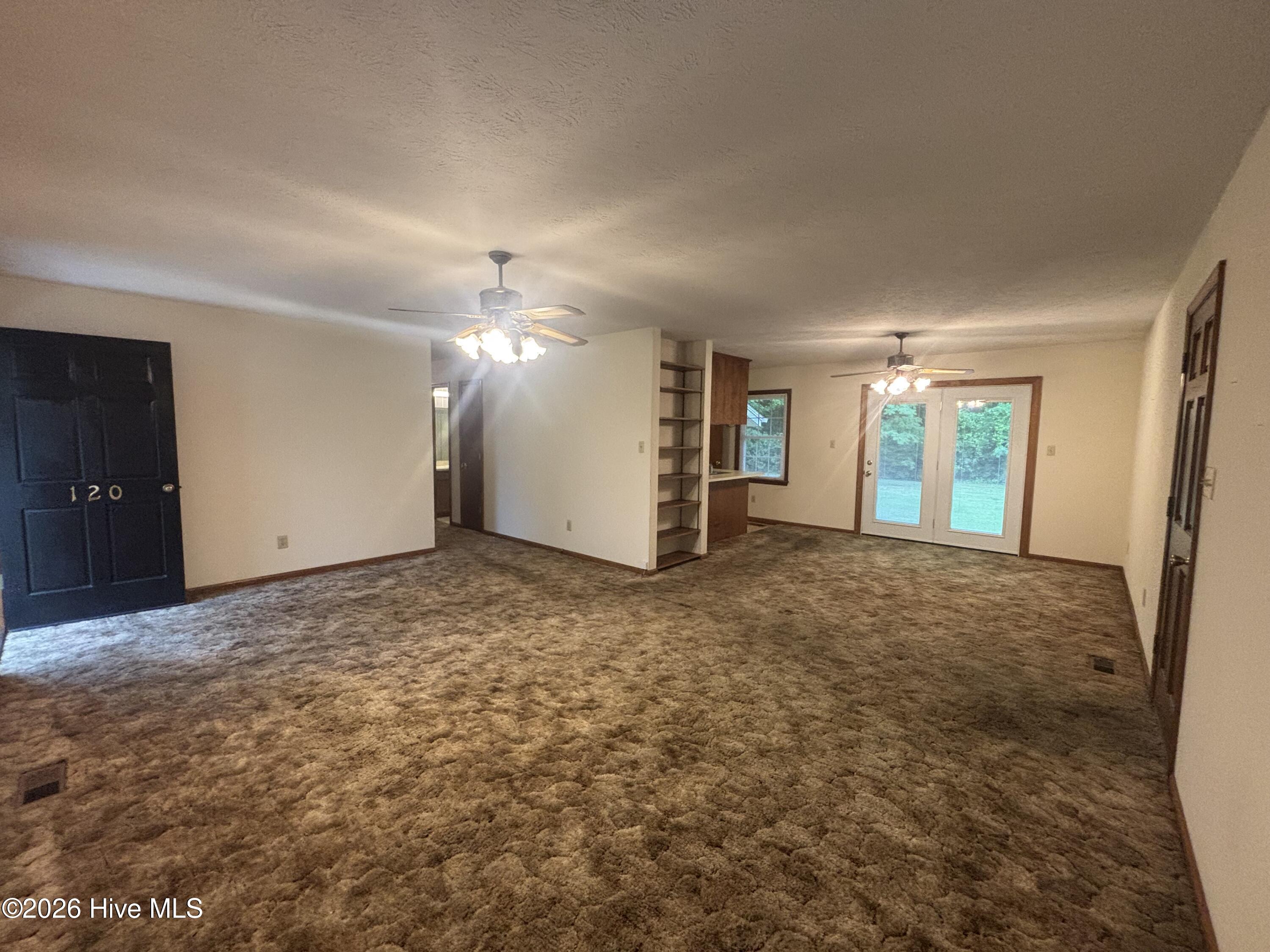 120 Kings Road Property Photo 7