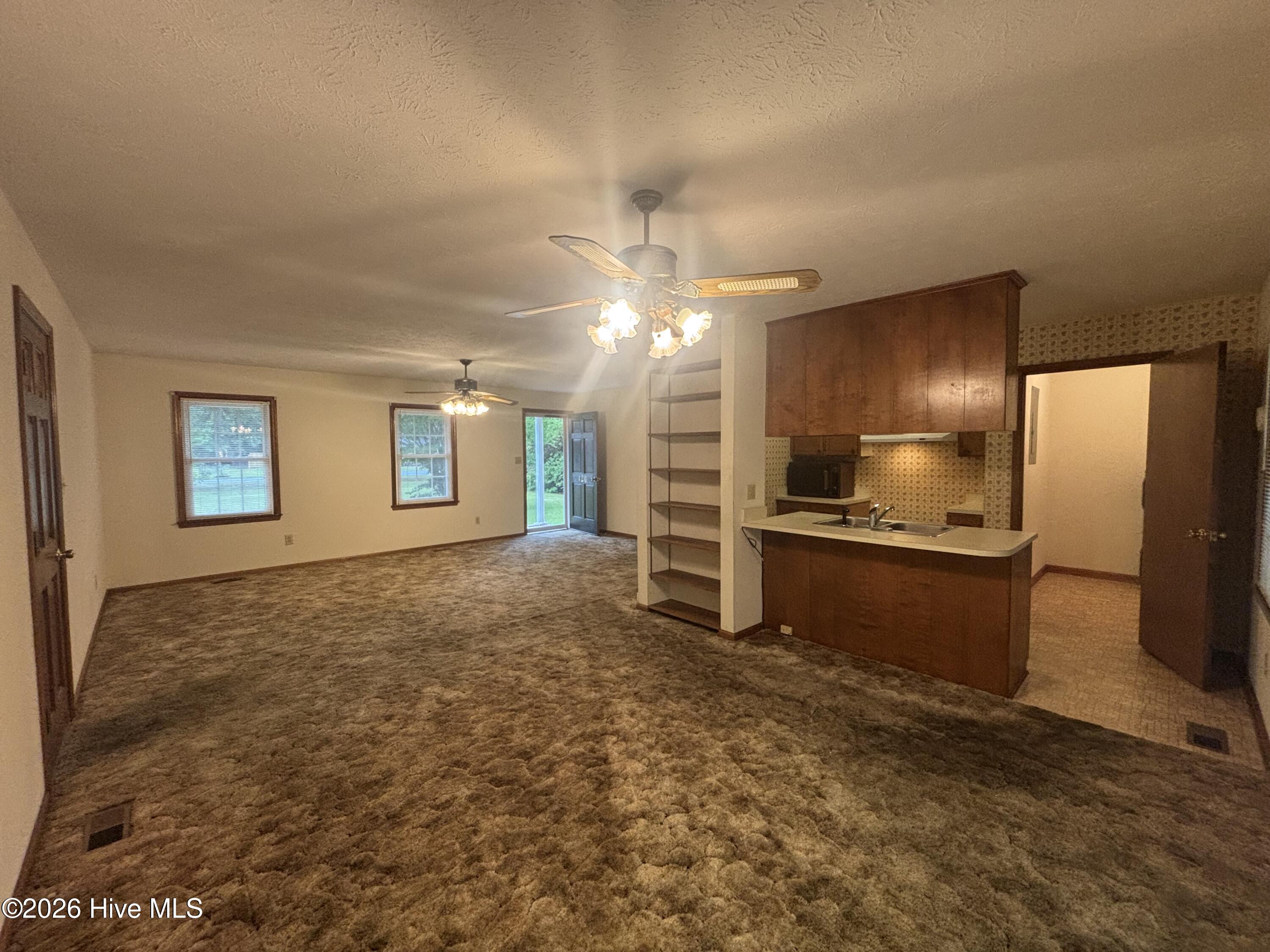 120 Kings Road Property Photo 9