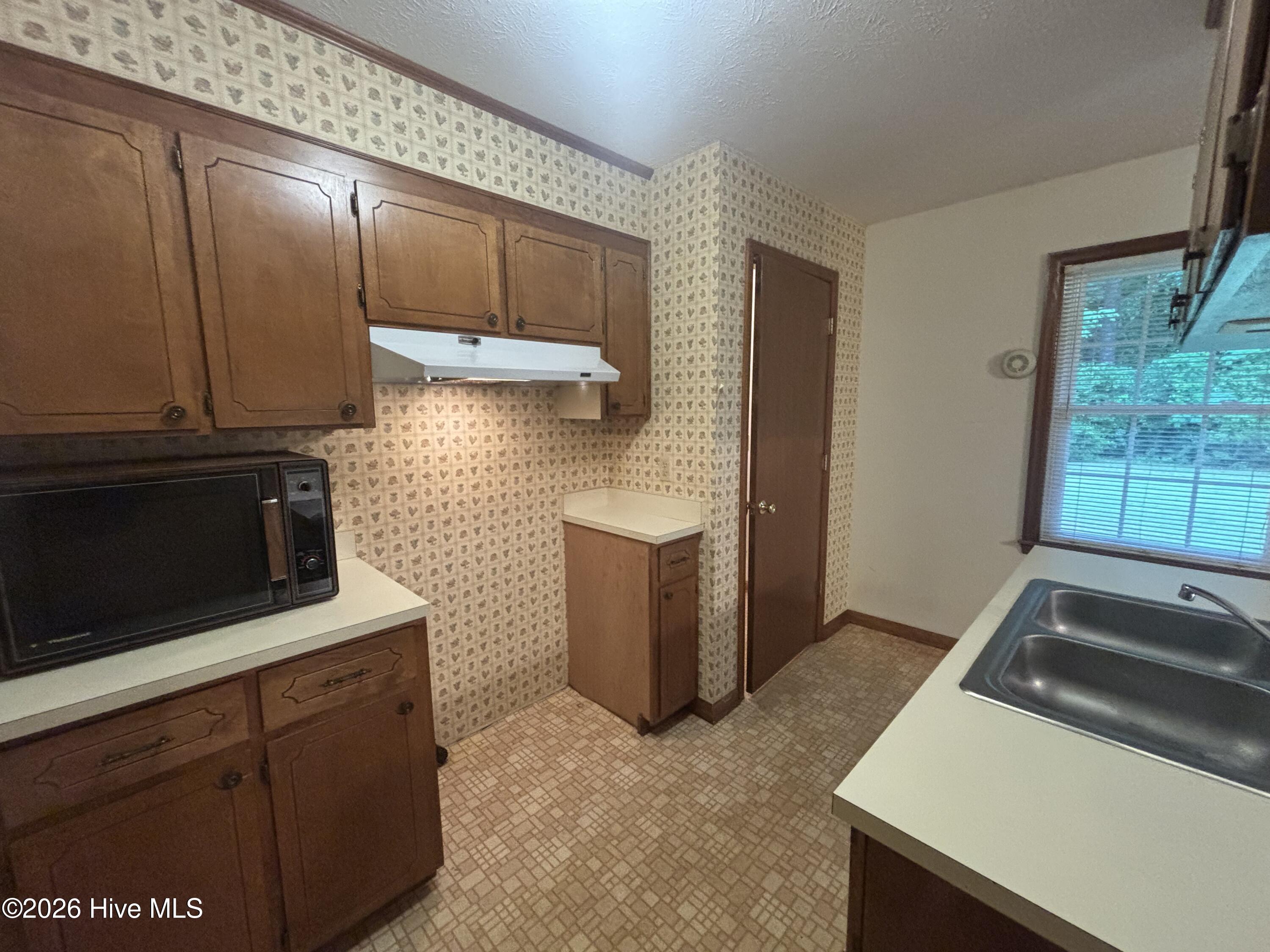 120 Kings Road Property Photo 13
