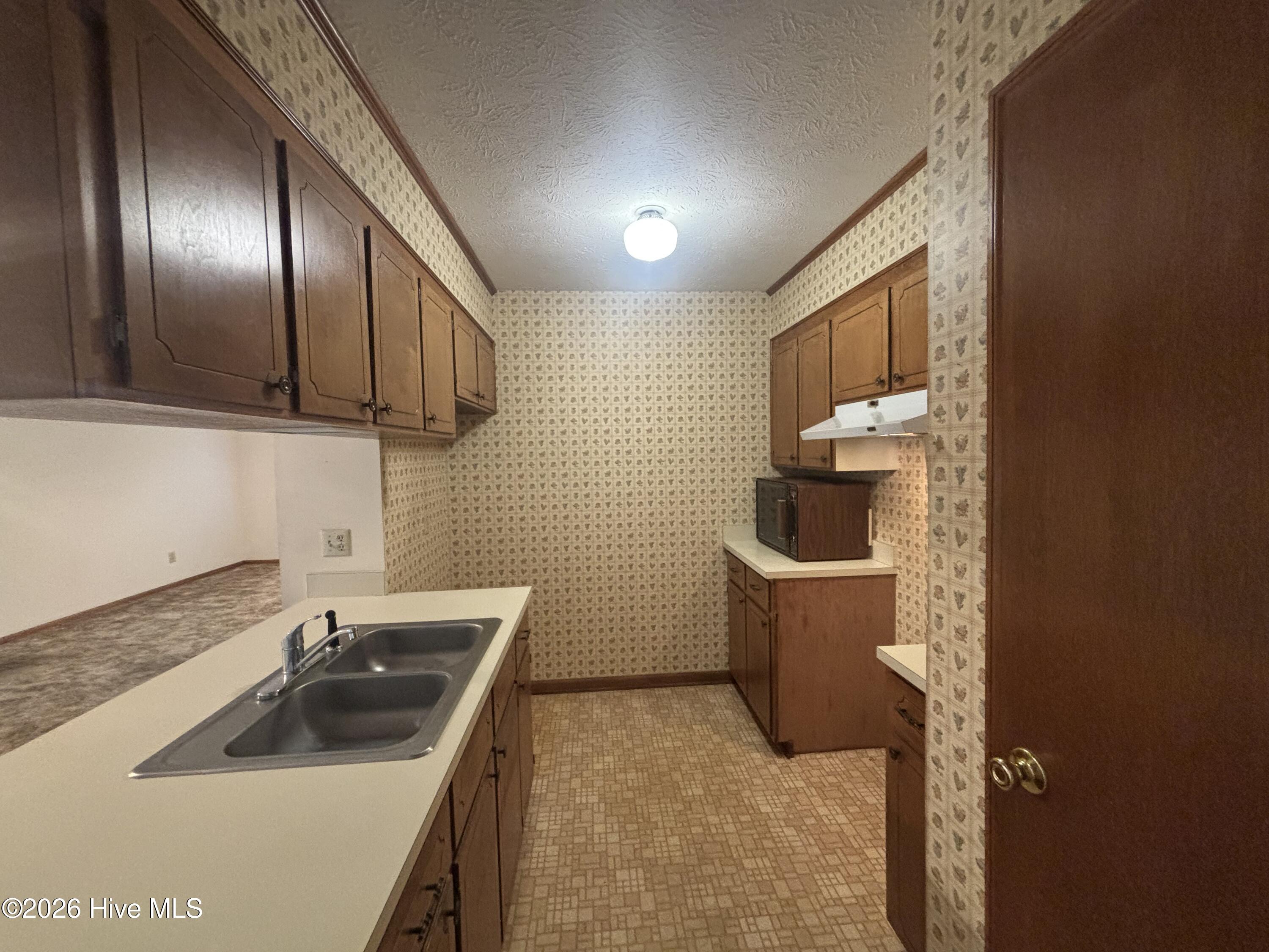 120 Kings Road Property Photo 13