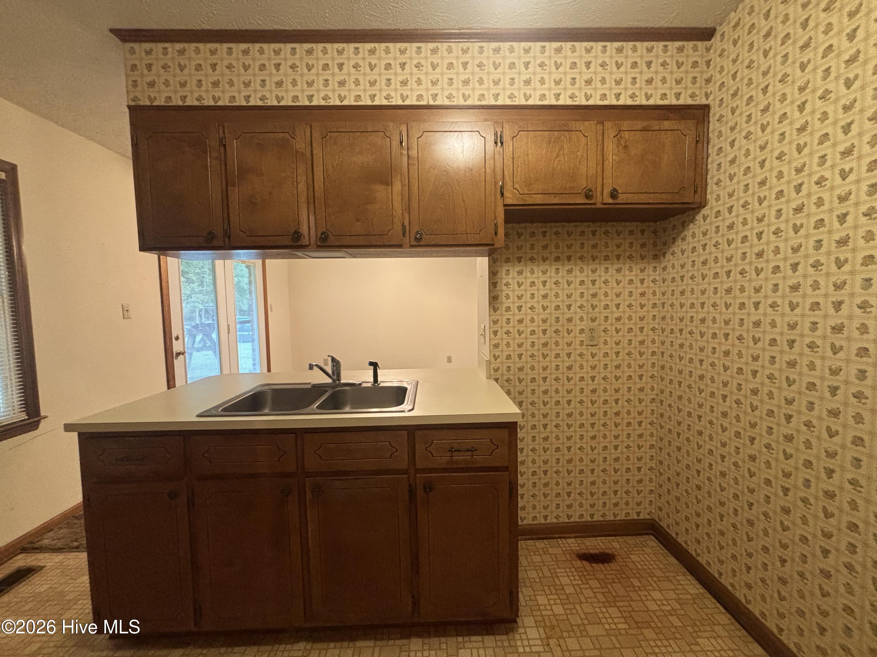 120 Kings Road Property Photo 14