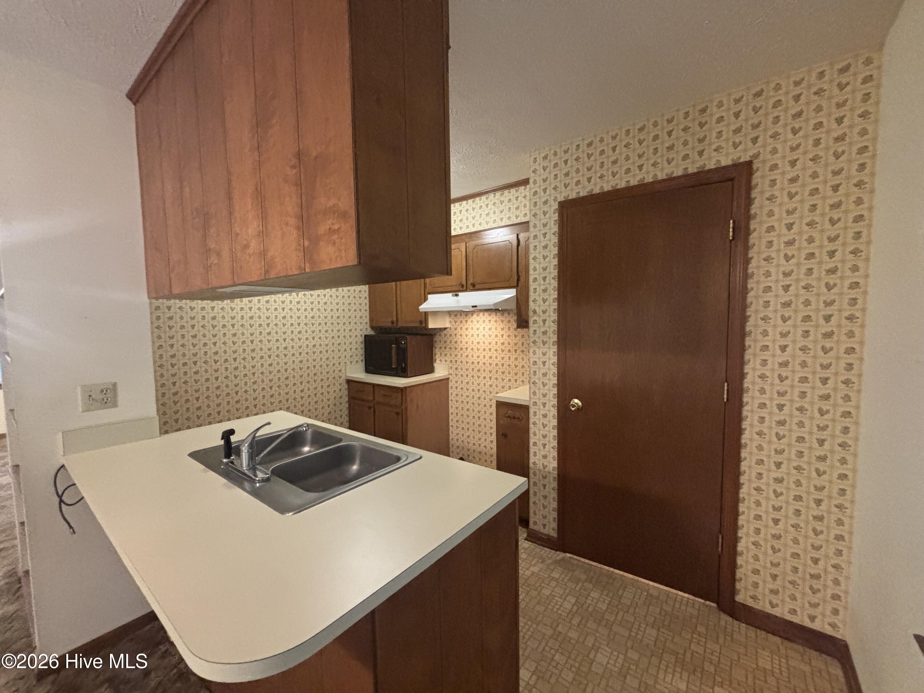 120 Kings Road Property Photo 15
