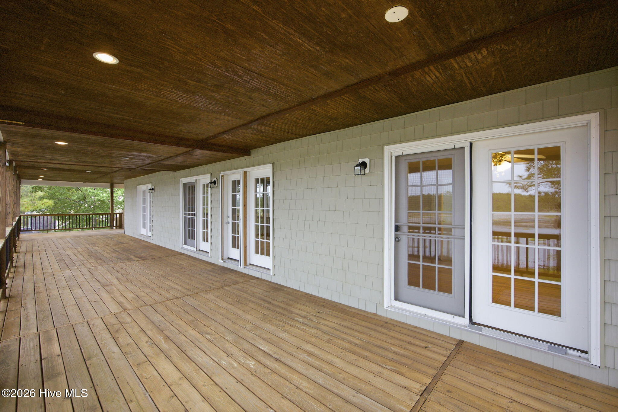 354 W South Shore Drive Property Photo 9