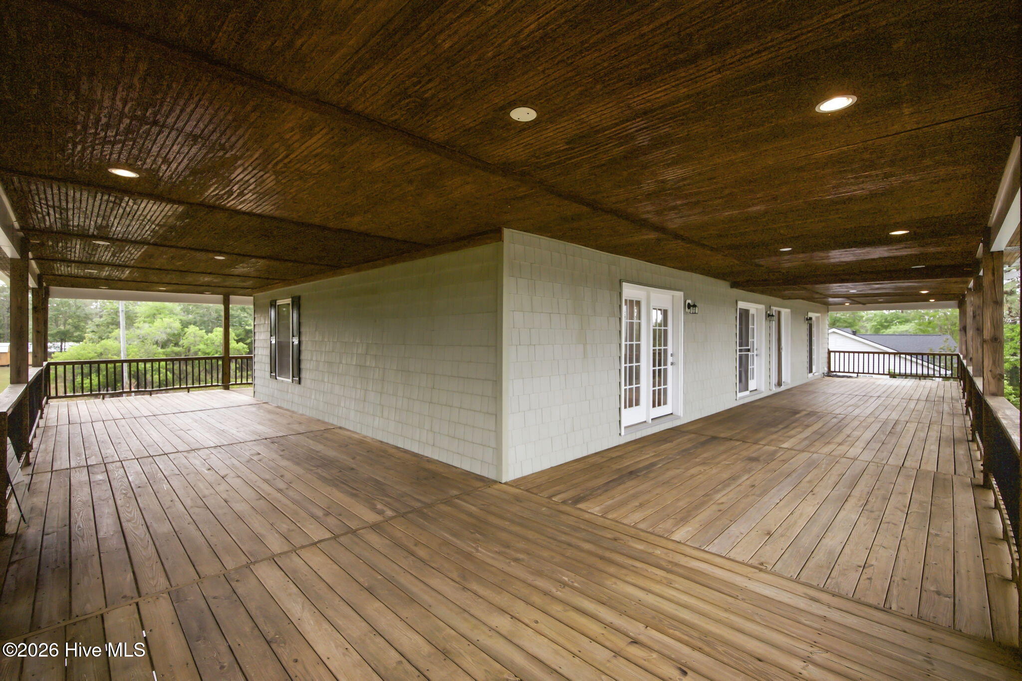 354 W South Shore Drive Property Photo 10