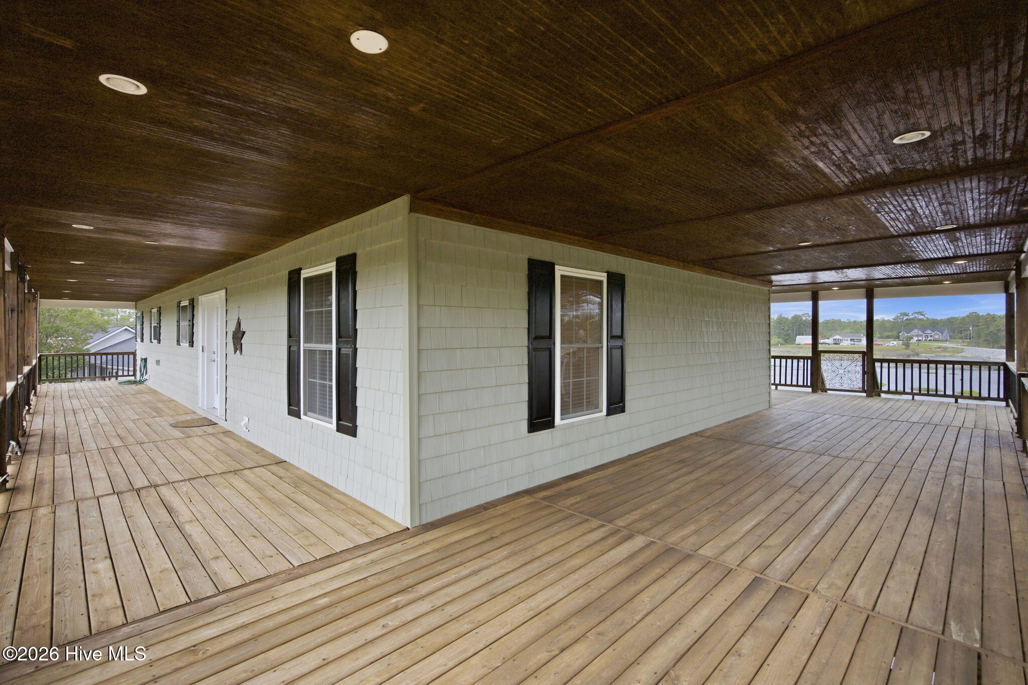354 W South Shore Drive Property Photo 11