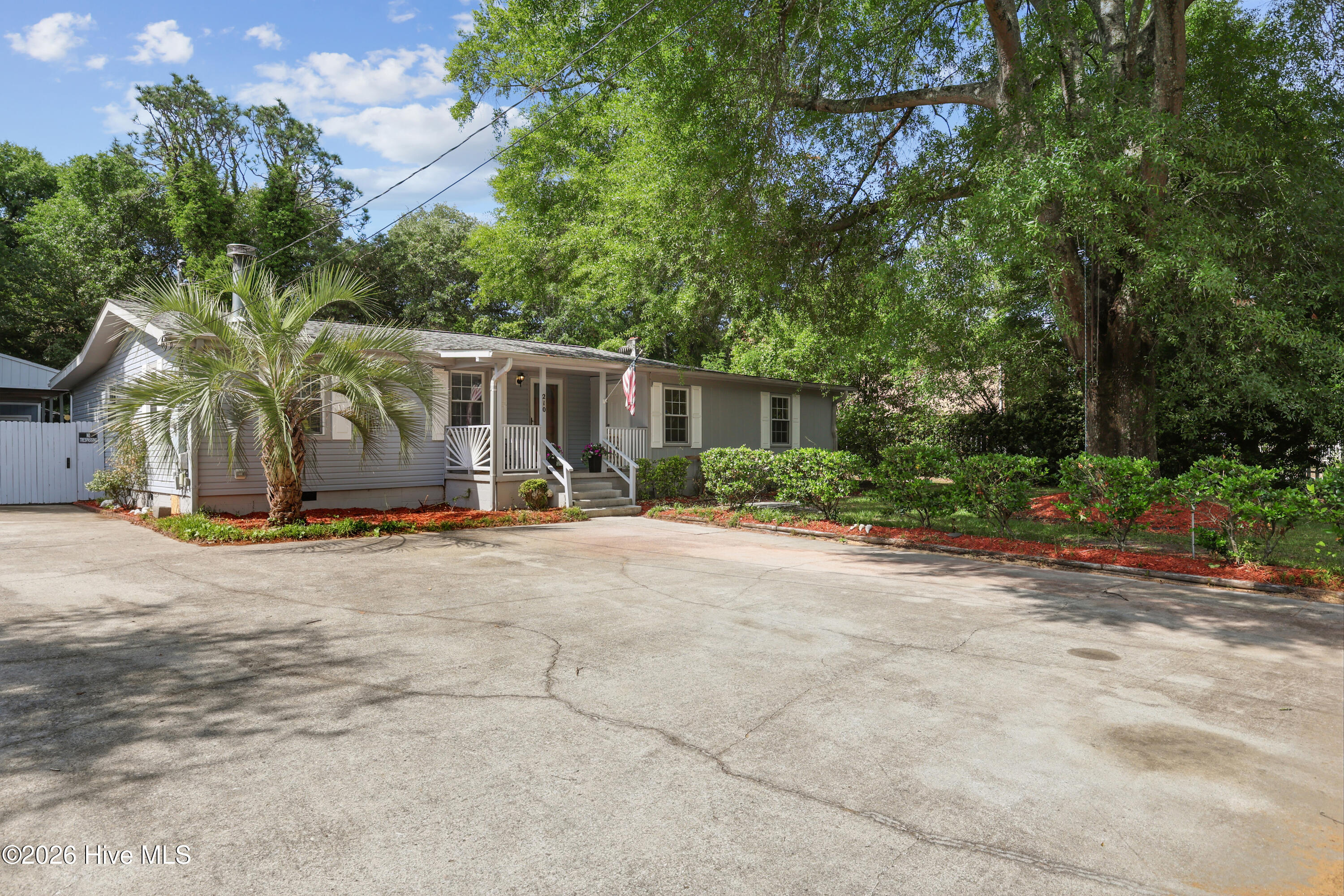 210 Rutledge Drive Property Photo 3