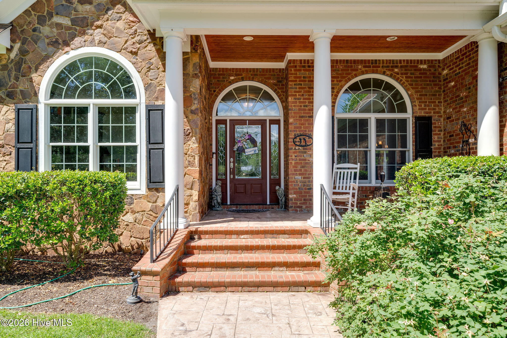 152 E Winding Way Property Photo 6