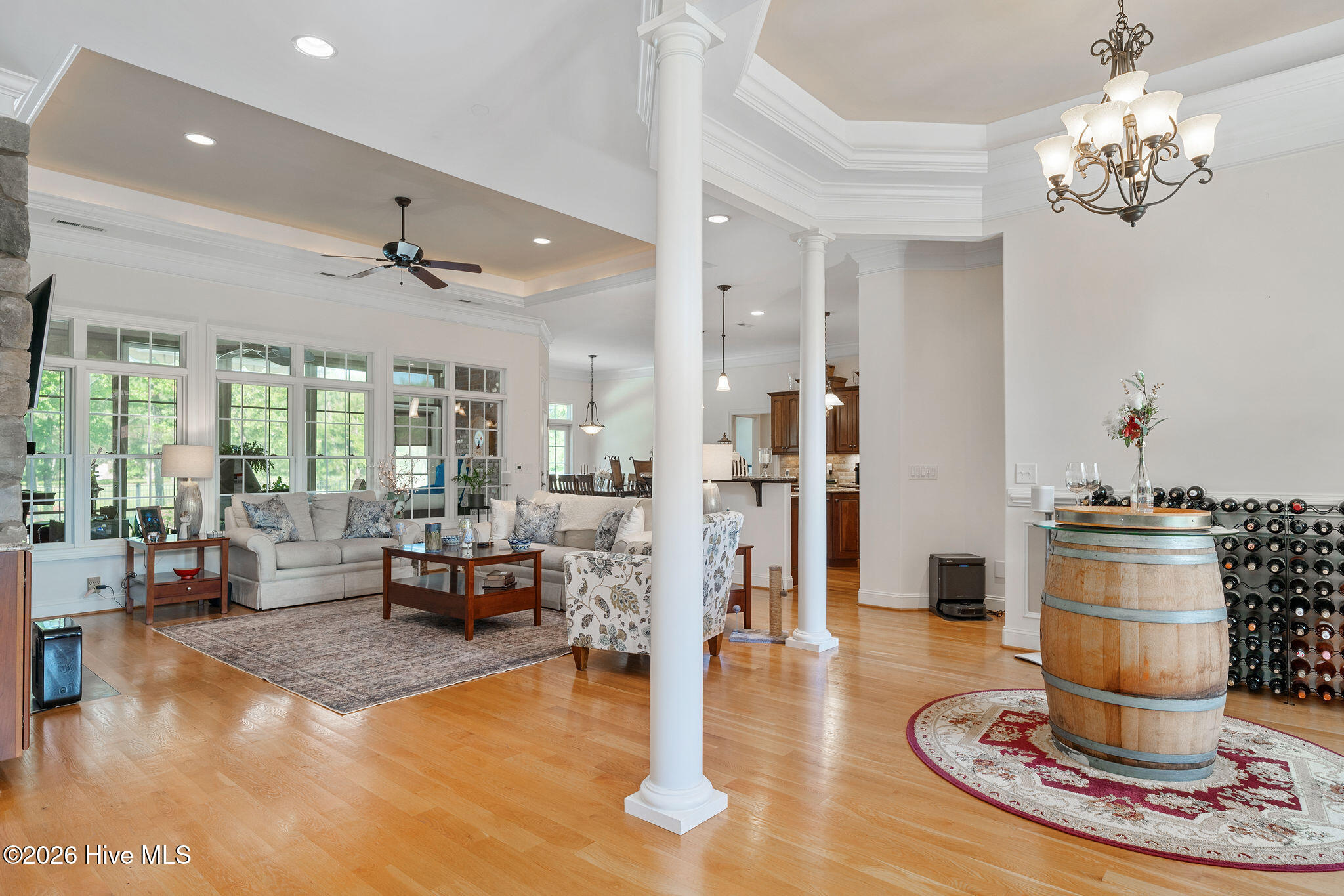 152 E Winding Way Property Photo 8