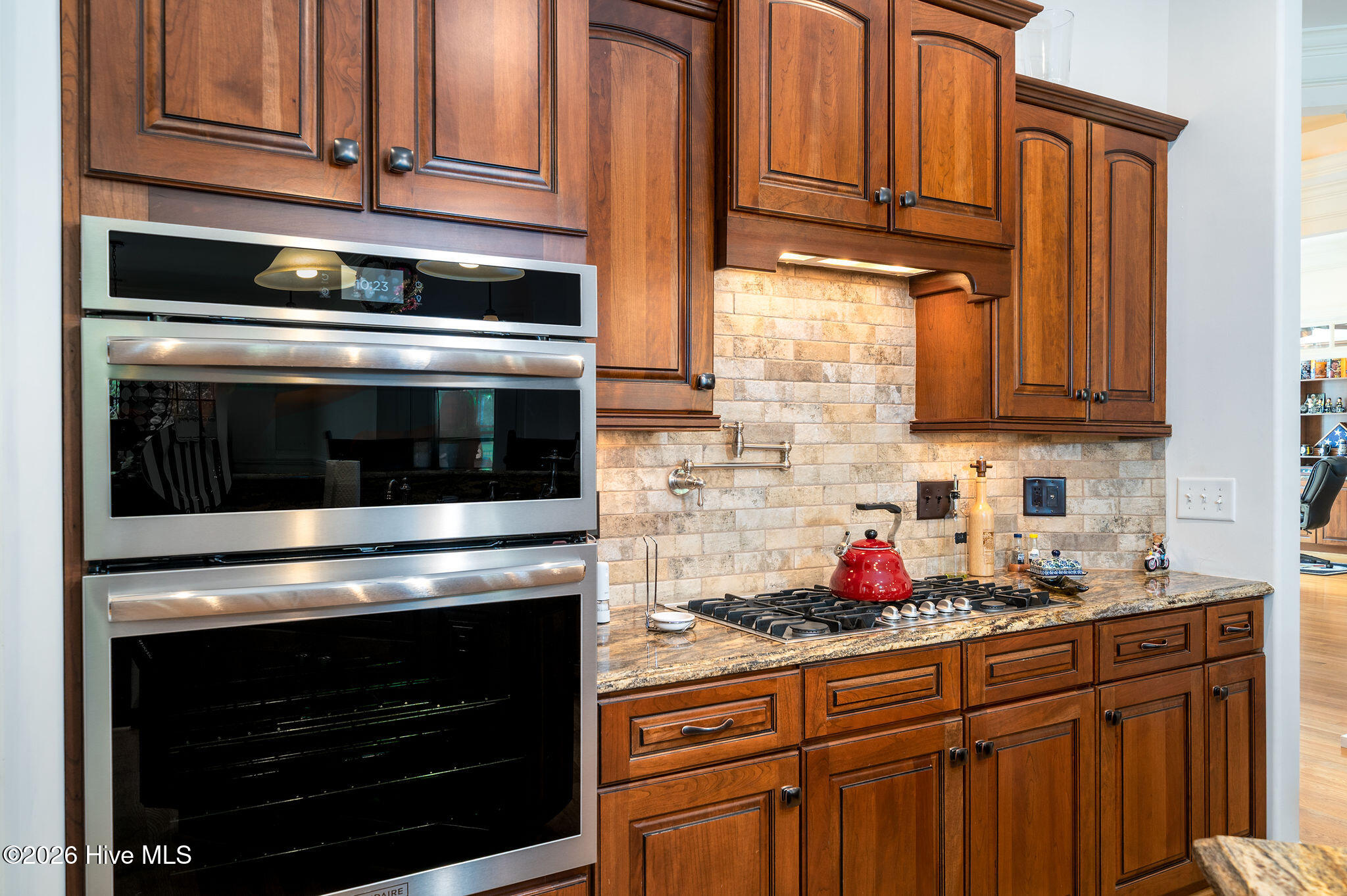 152 E Winding Way Property Photo 15