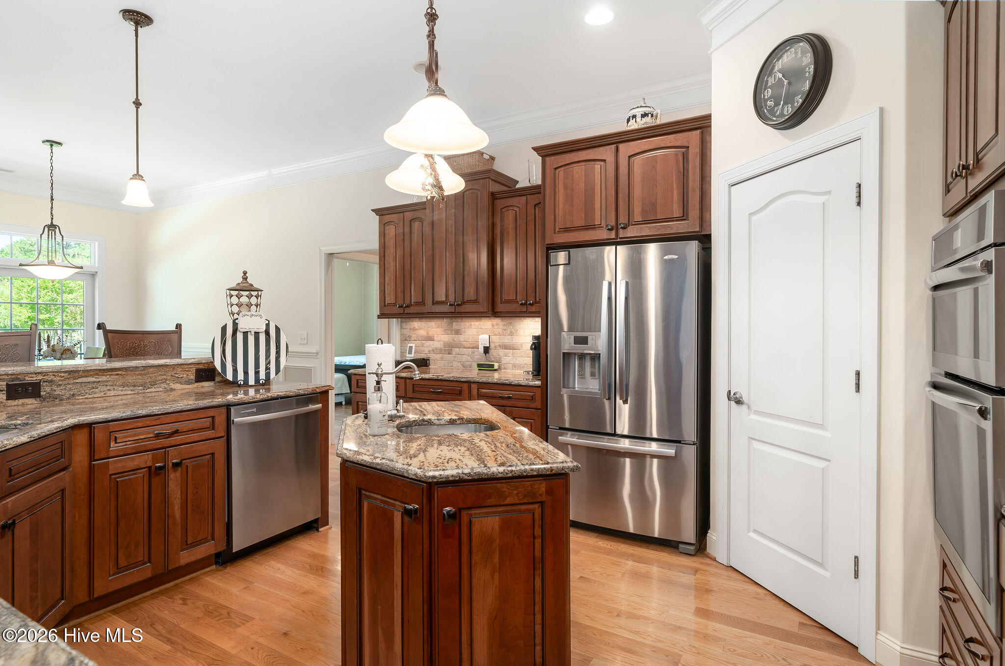 152 E Winding Way Property Photo 16