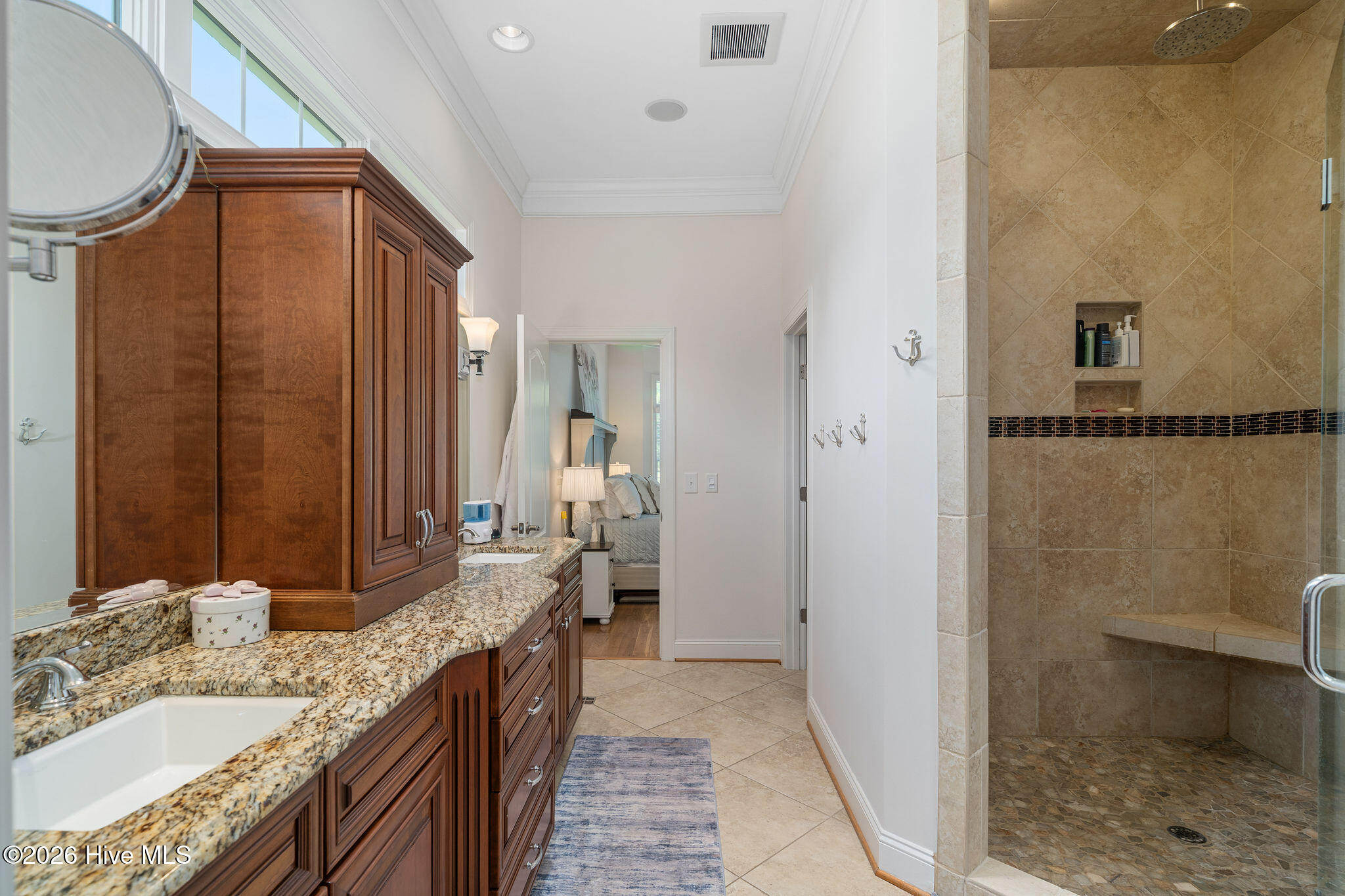152 E Winding Way Property Photo 23