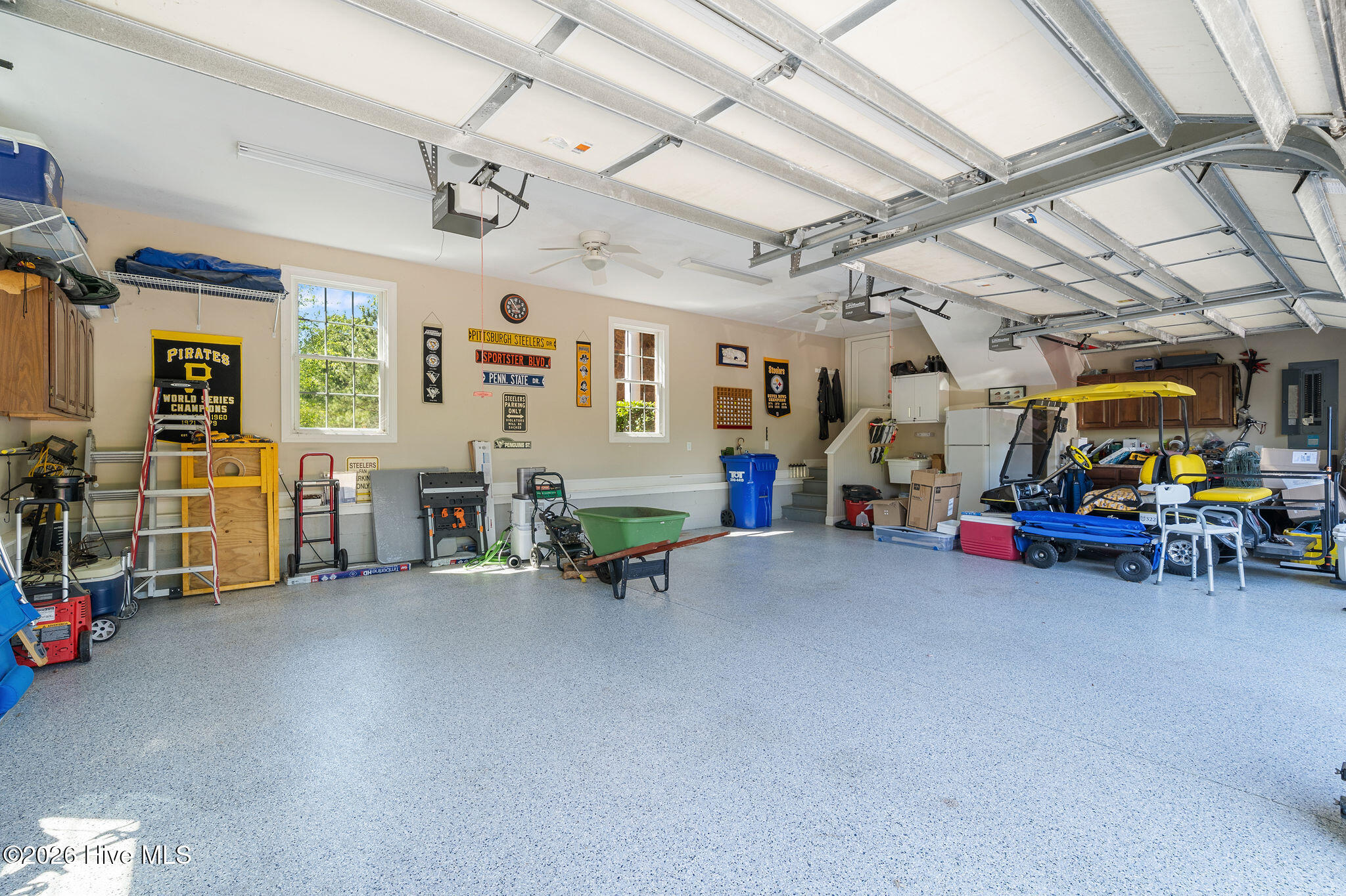 152 E Winding Way Property Photo 33