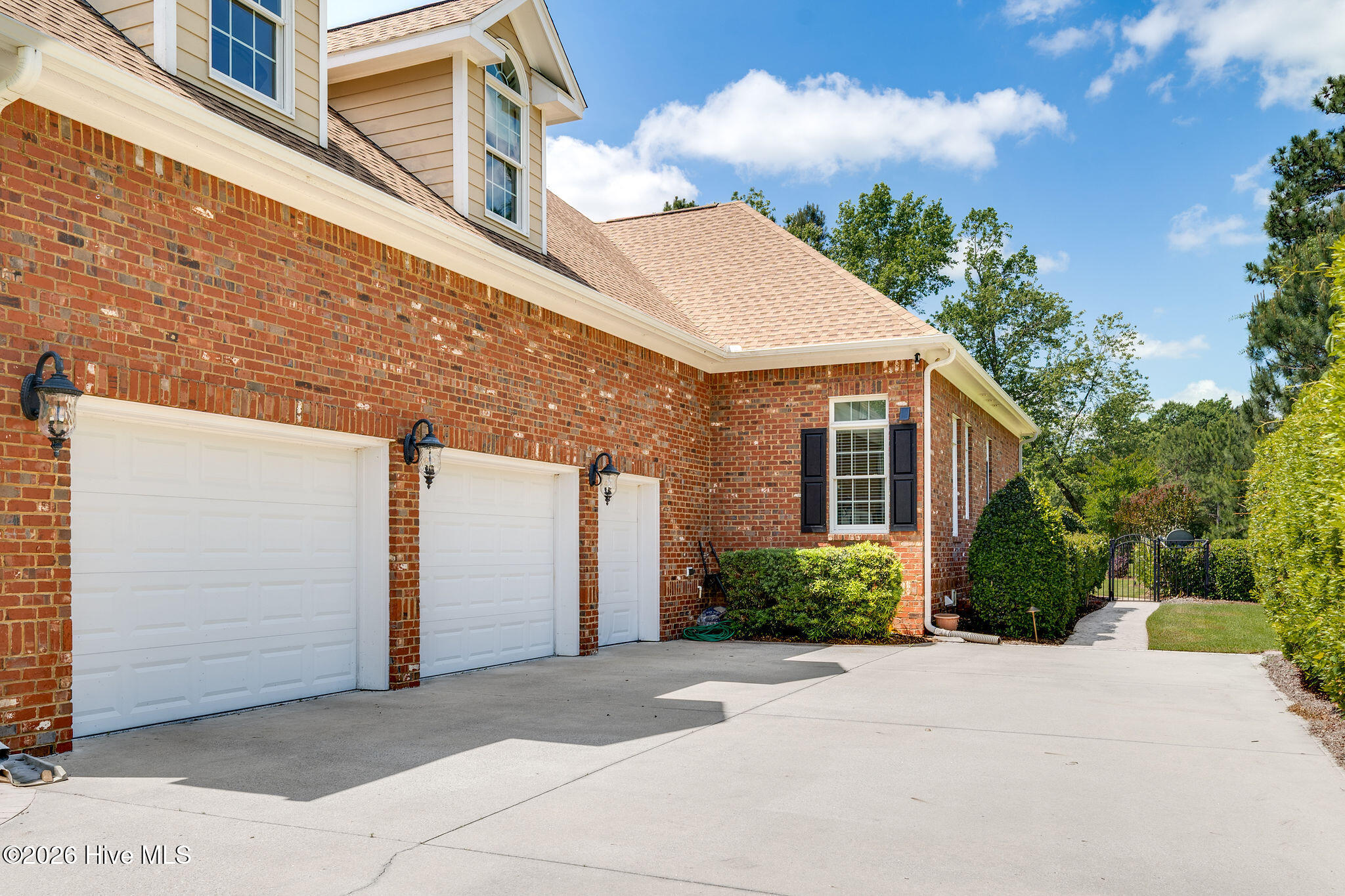 152 E Winding Way Property Photo 34