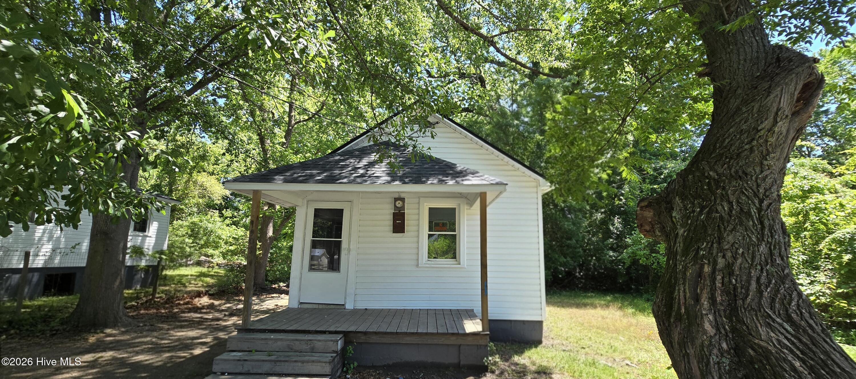 1907 S Pitt Street Property Photo 1
