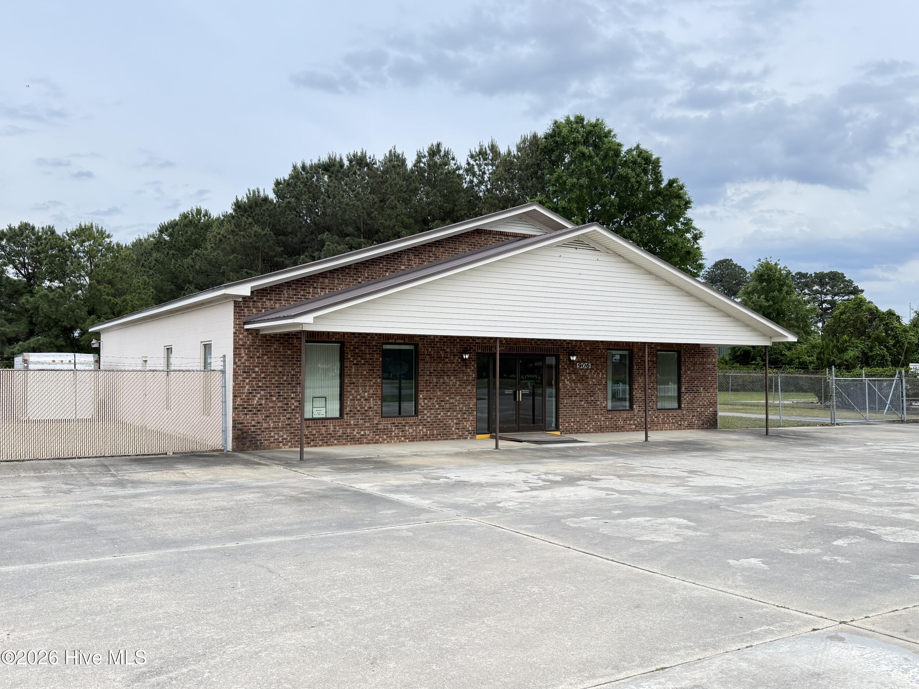 906 N Breazeale Avenue Property Photo 1