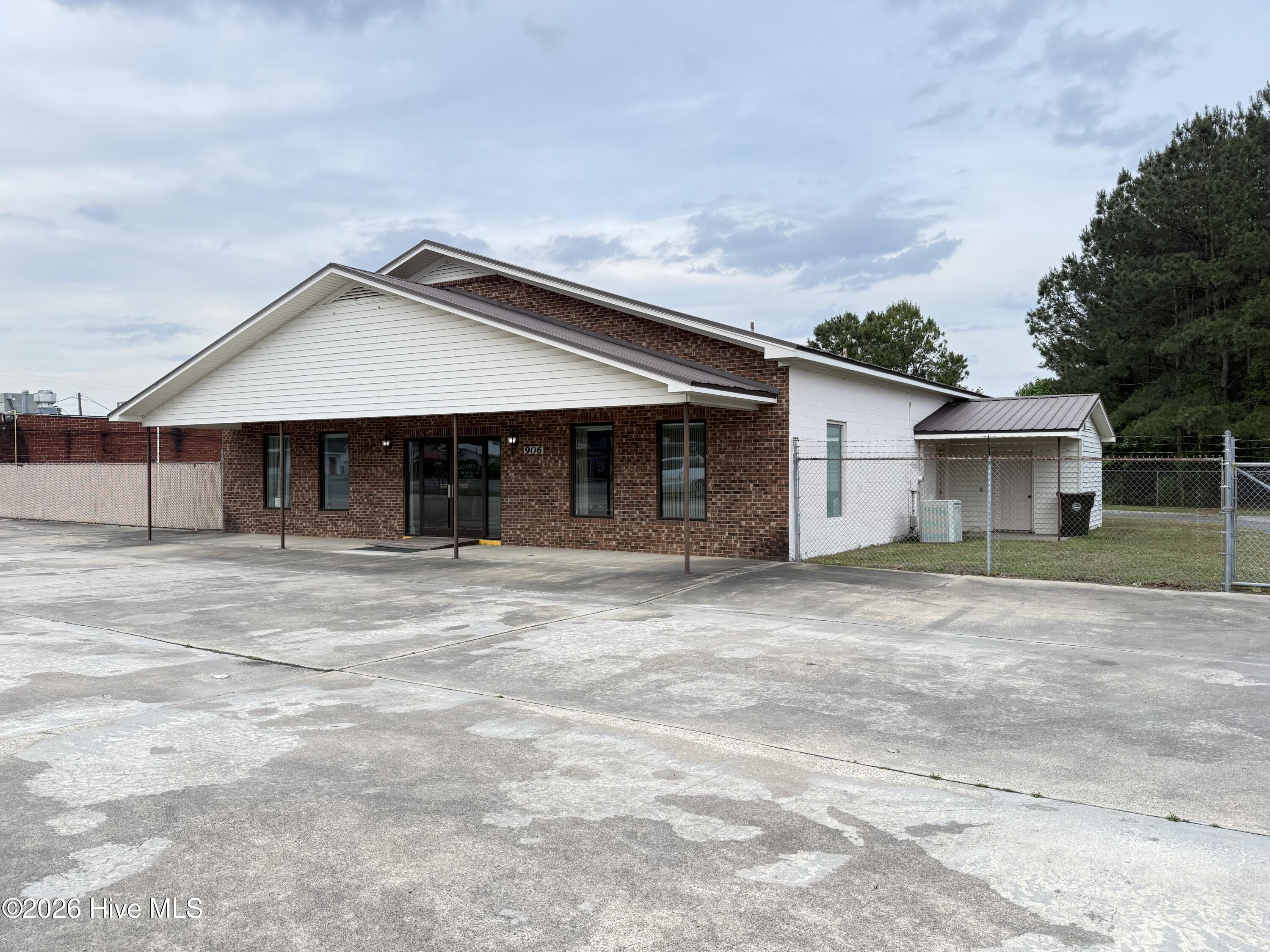 906 N Breazeale Avenue Property Photo 2