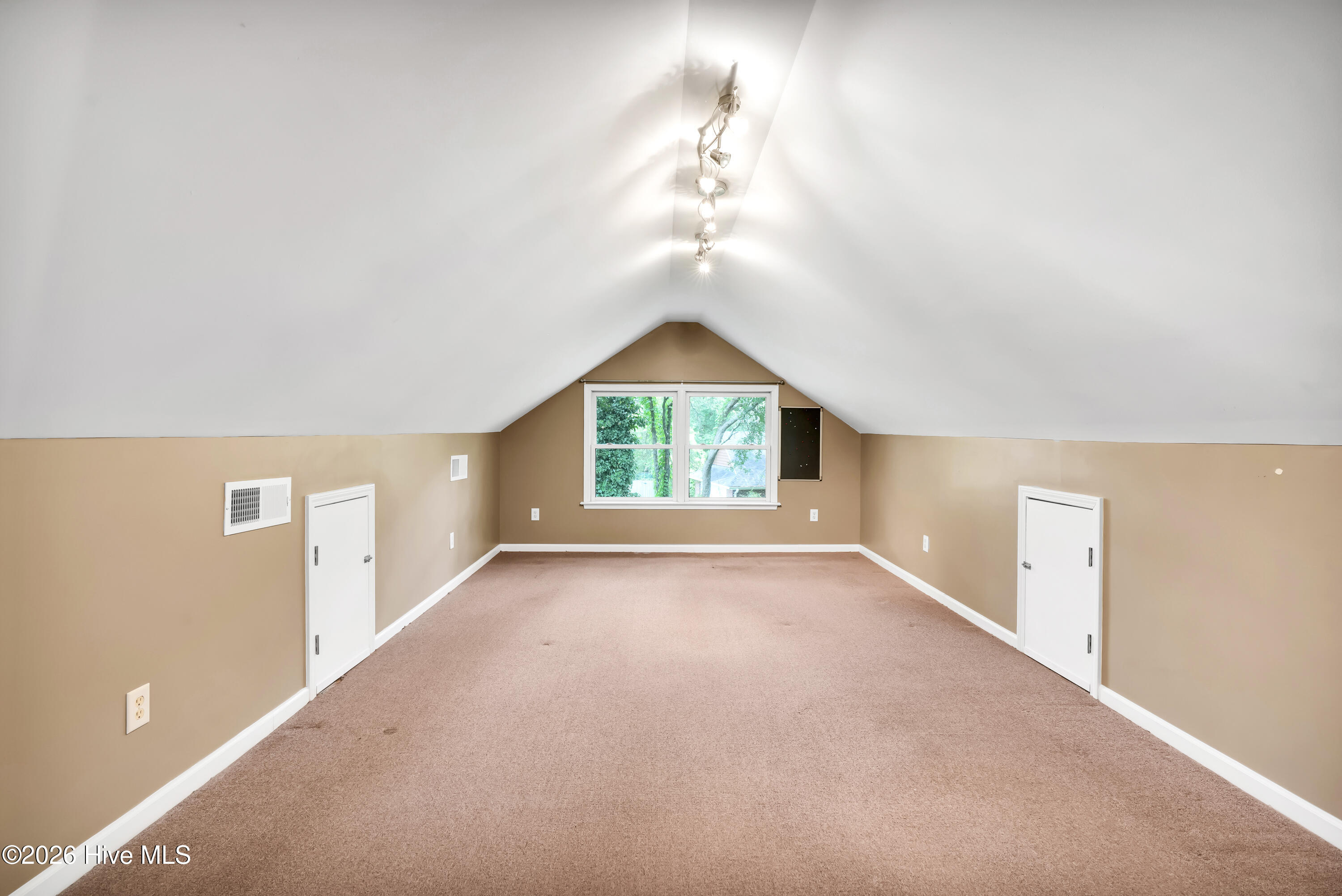7004 Poplar Knoll Court Property Photo 26