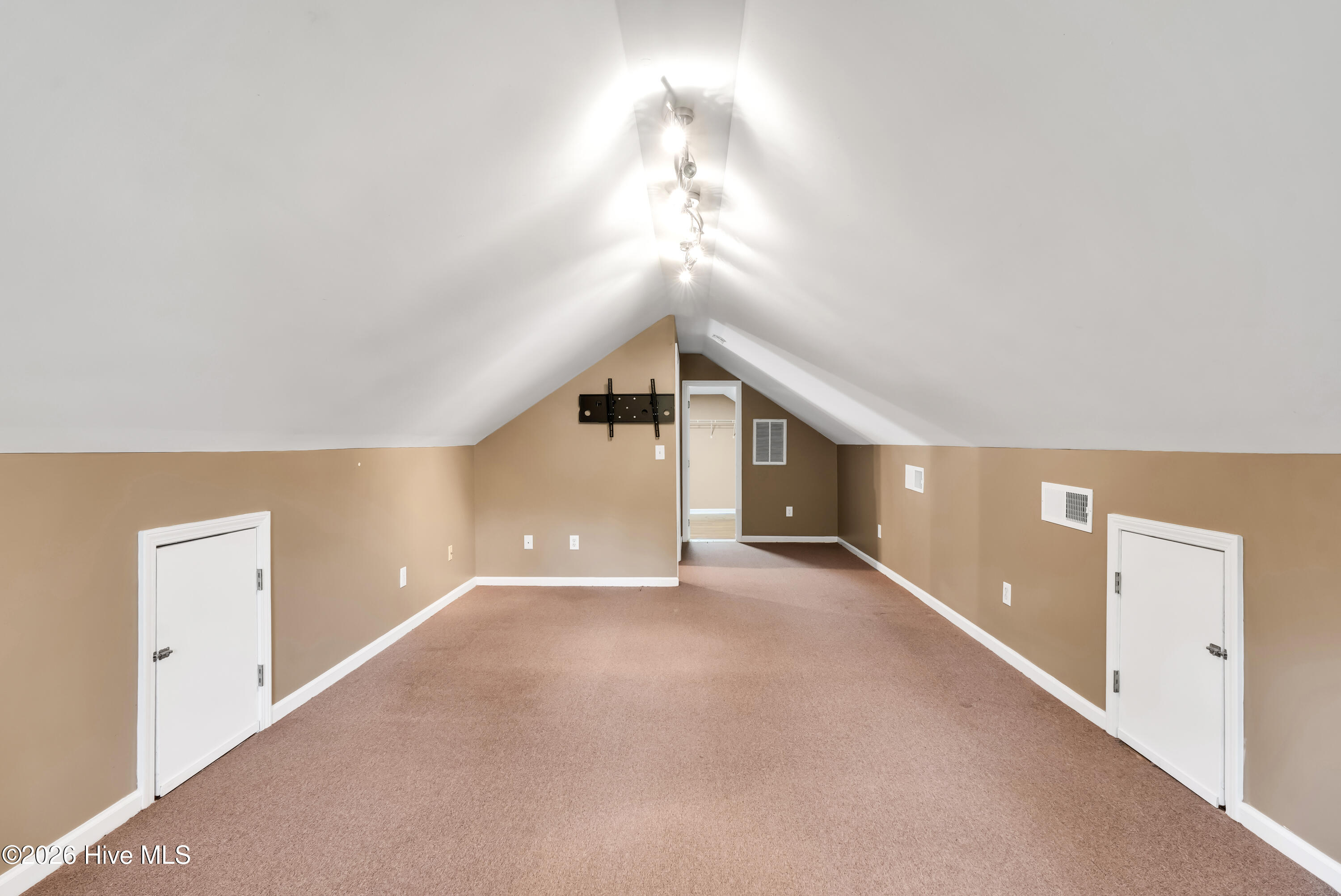 7004 Poplar Knoll Court Property Photo 28