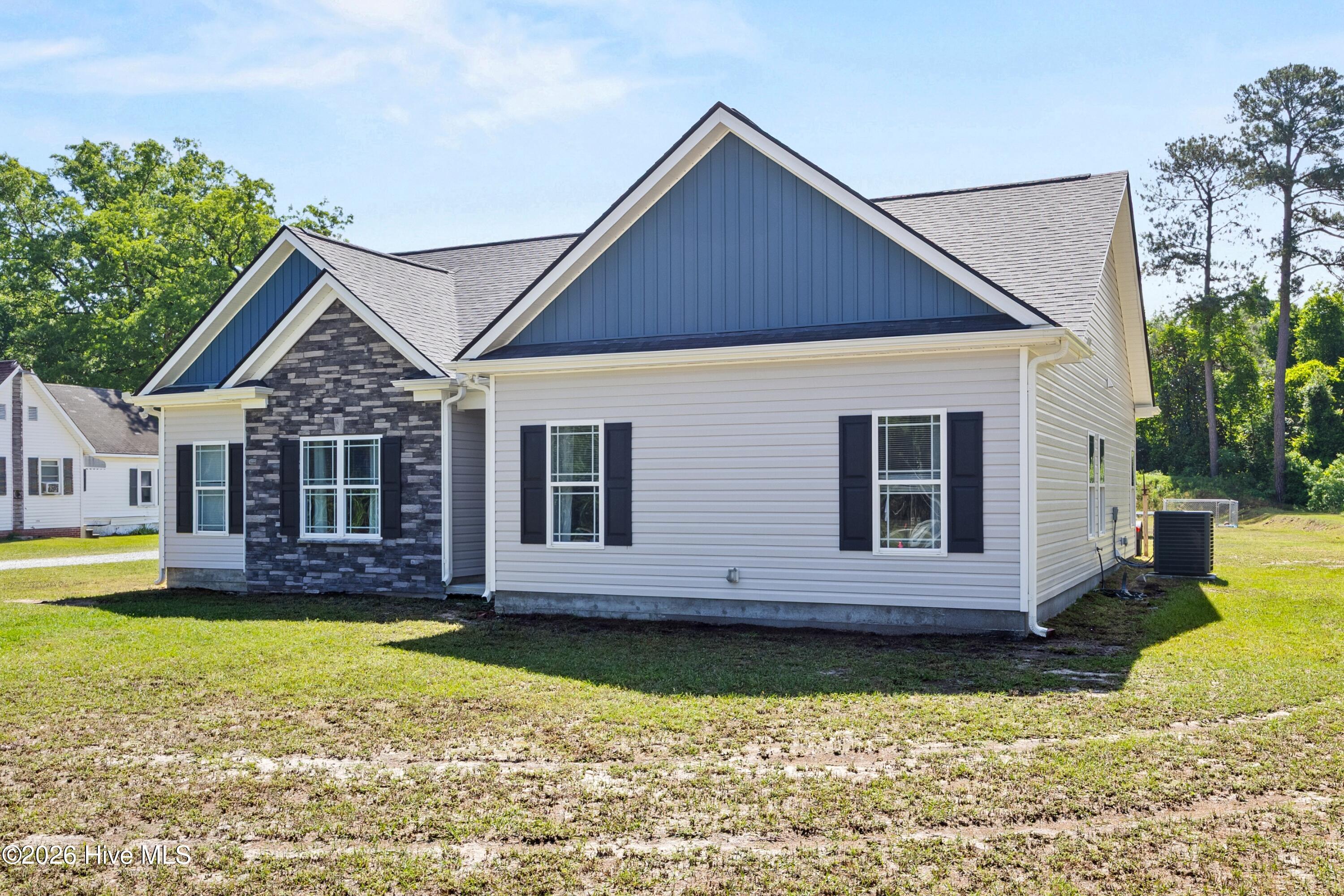 4201 Needmore Road Property Photo 3