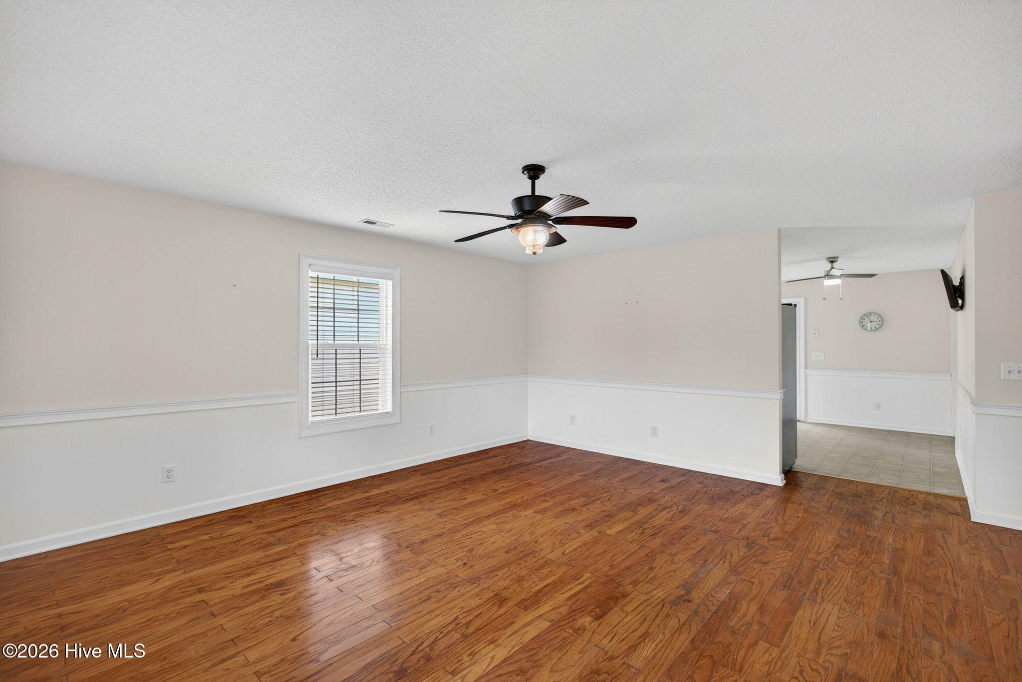 2305 E Oak Island Drive Property Photo 6
