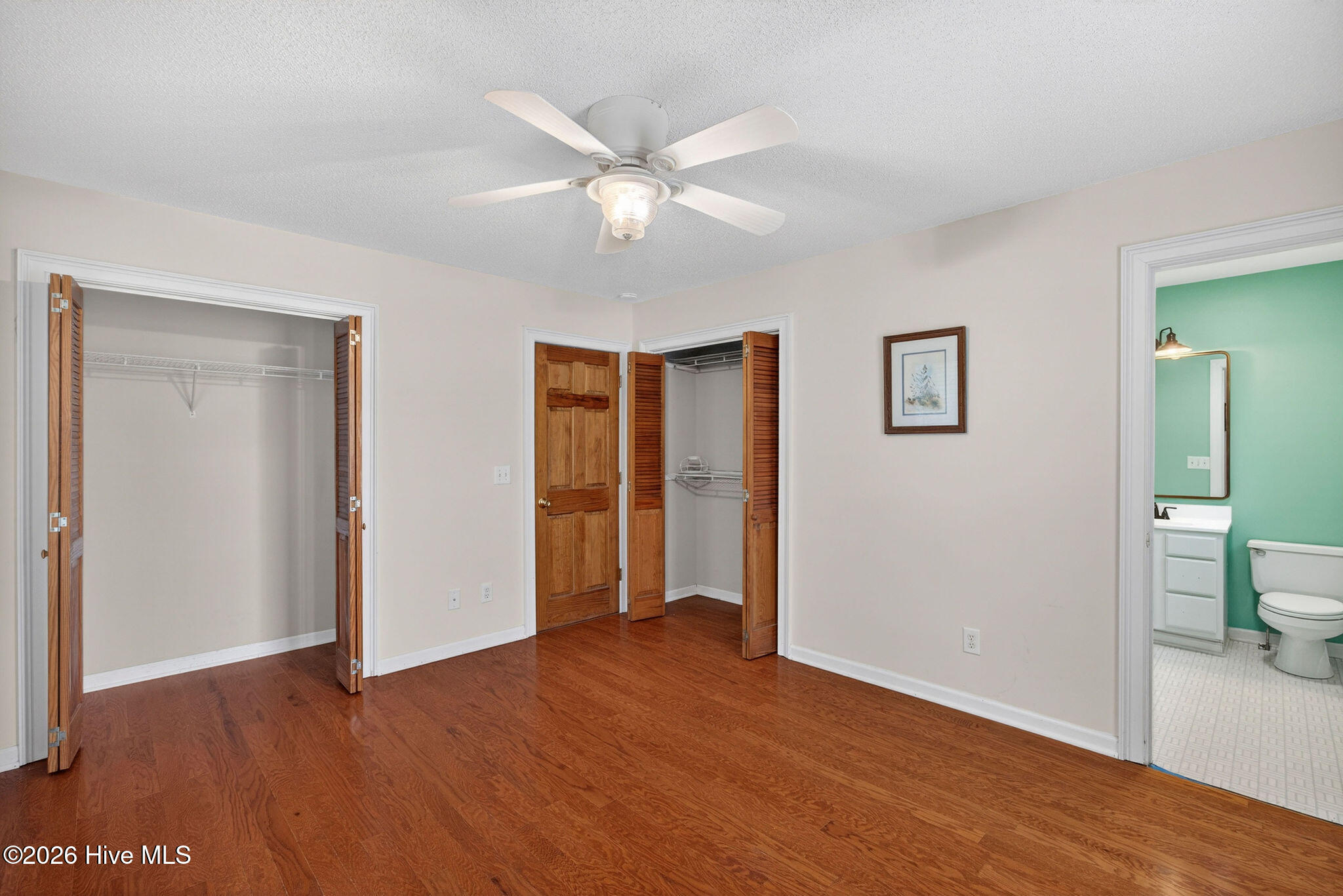 2305 E Oak Island Drive Property Photo 11