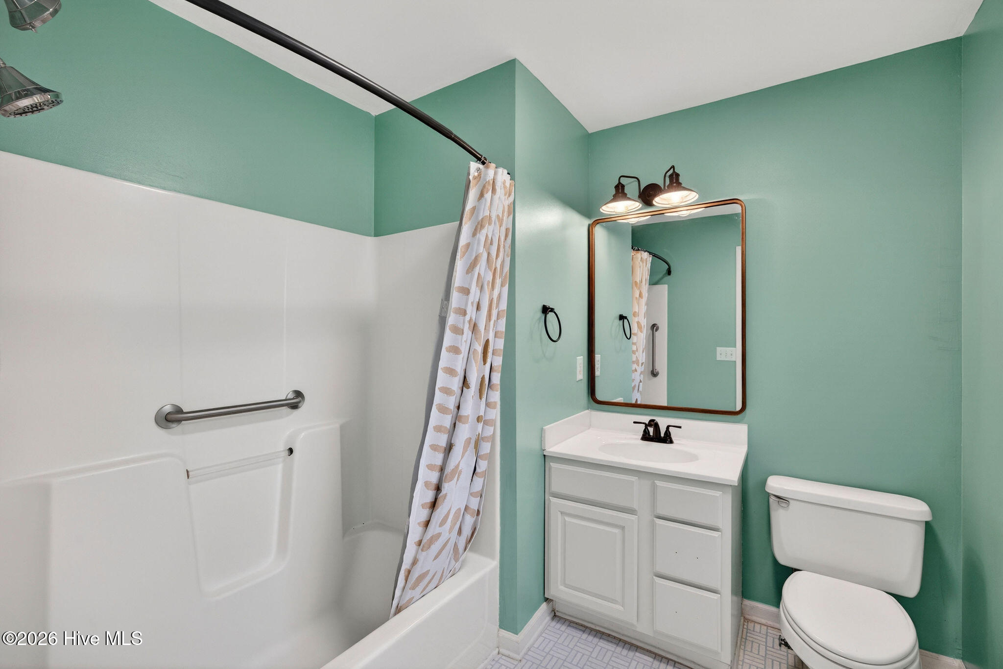 2305 E Oak Island Drive Property Photo 12