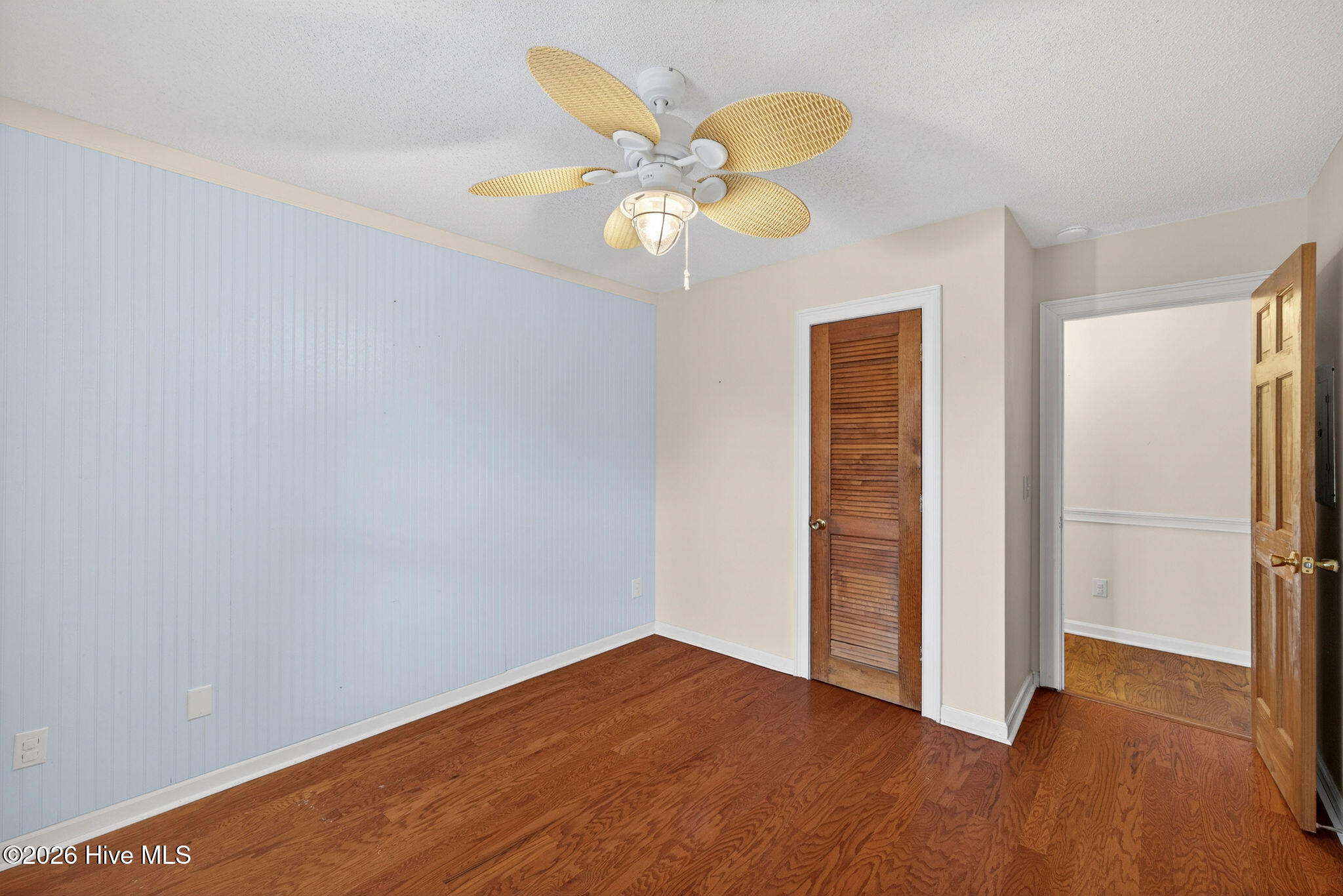 2305 E Oak Island Drive Property Photo 13